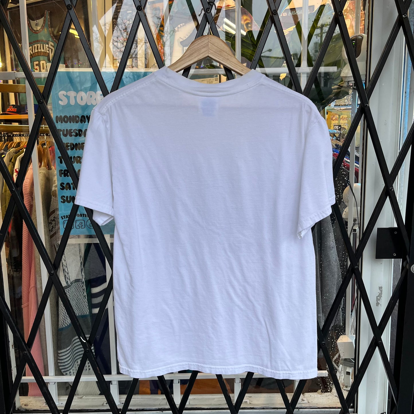 Vintage Nature Living Life on the Hedge Tee - Size M