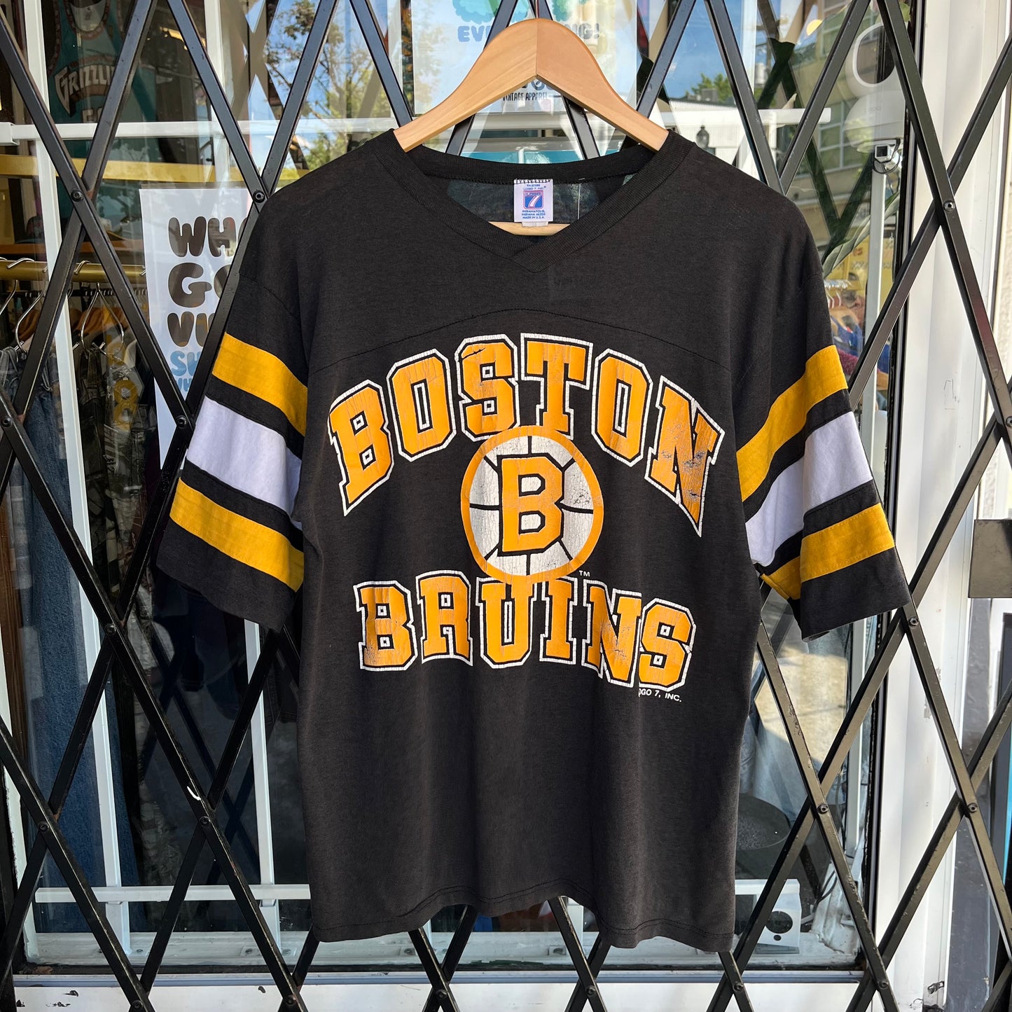 Vintage Logo 7 Boston Bruins Shirt - Size M