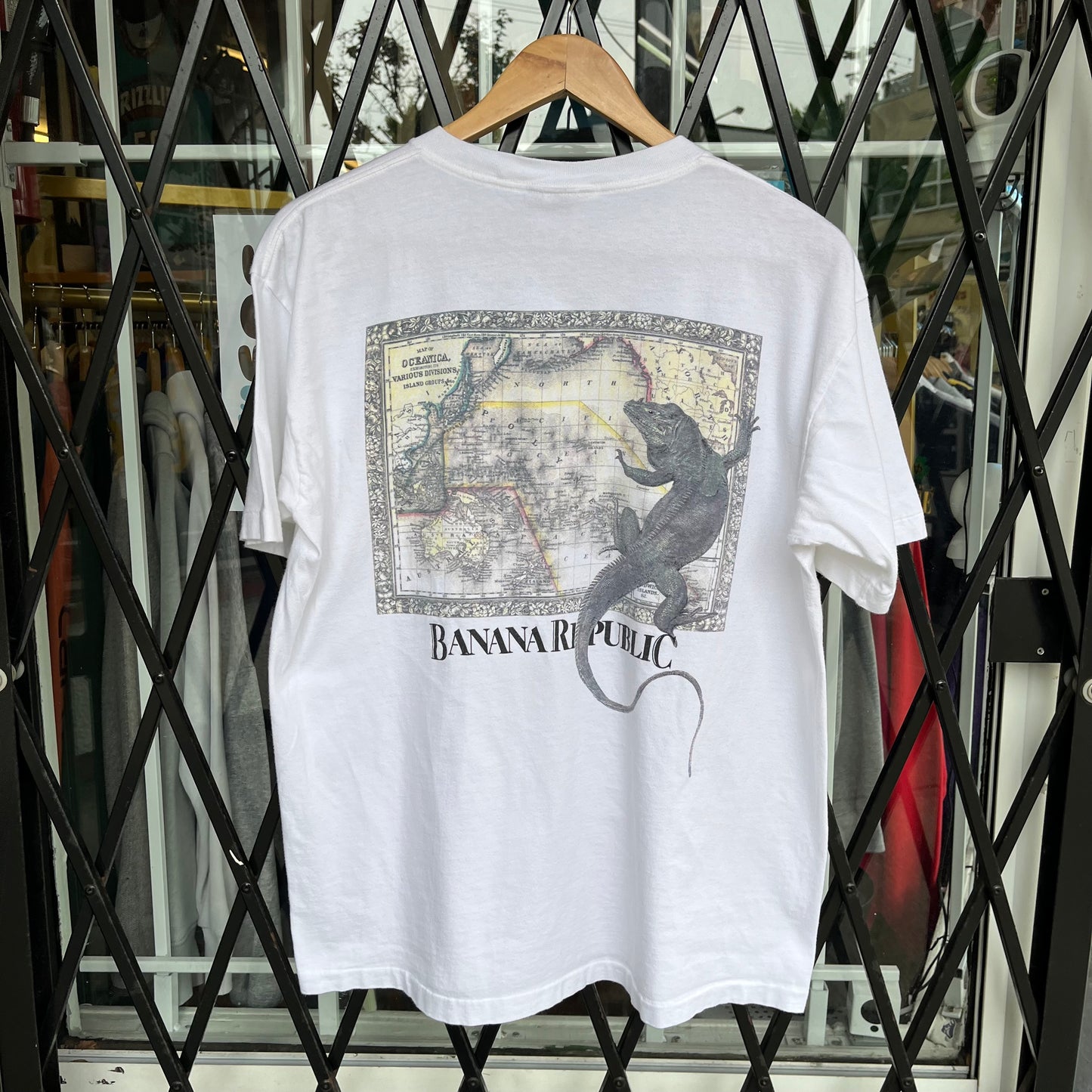 Vintage Banana Republic Tee - Size M