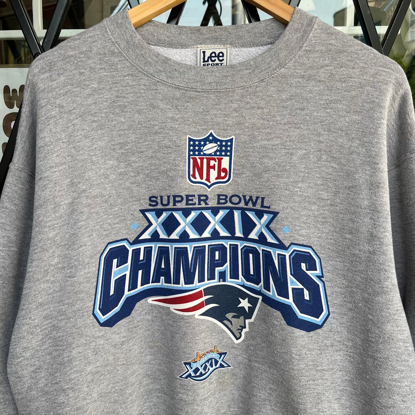 2005 New England Patriots Super Bowl Champions Crewneck - Size L