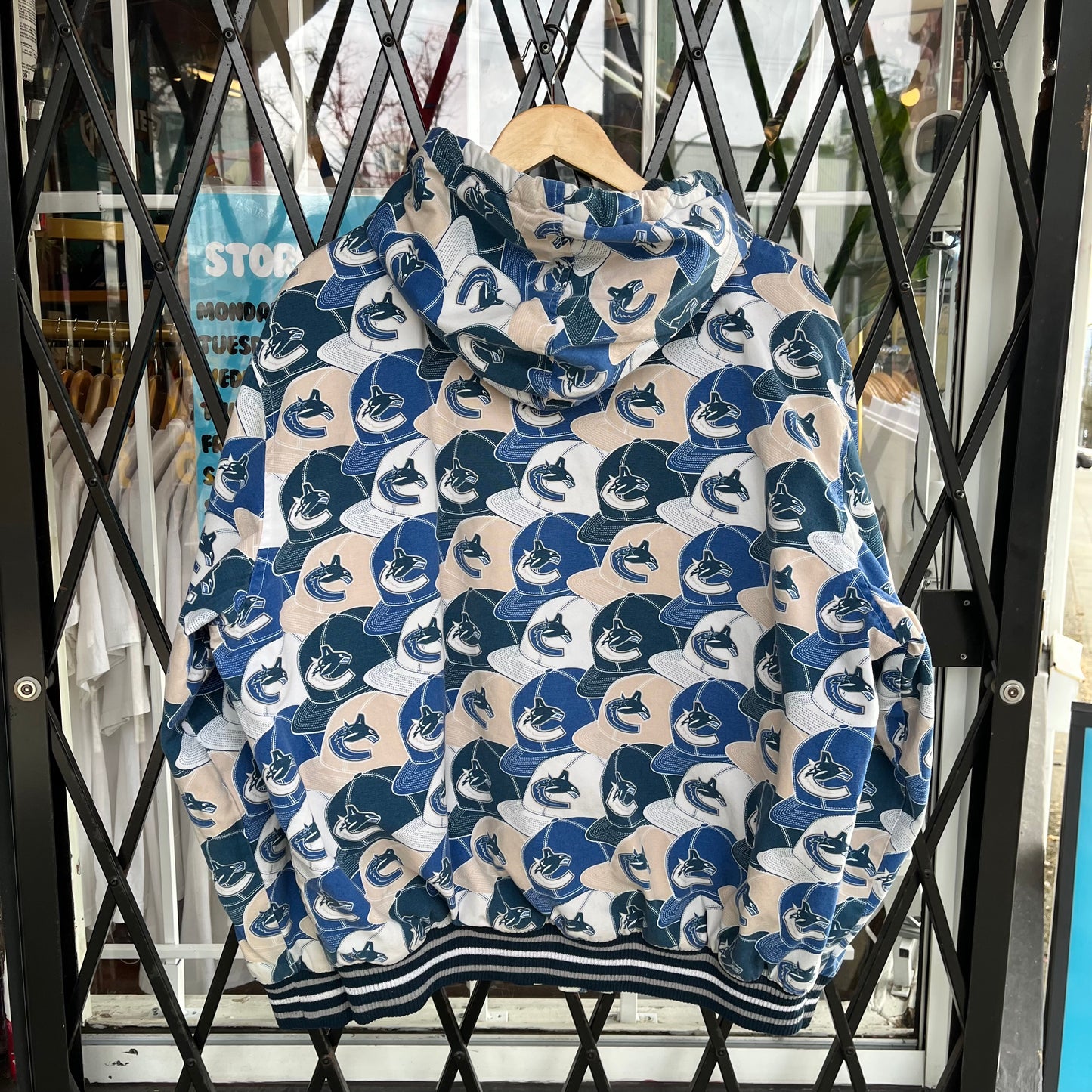 Vancouver Canucks Hat Print Waffle Lined Hoodie - Size XL
