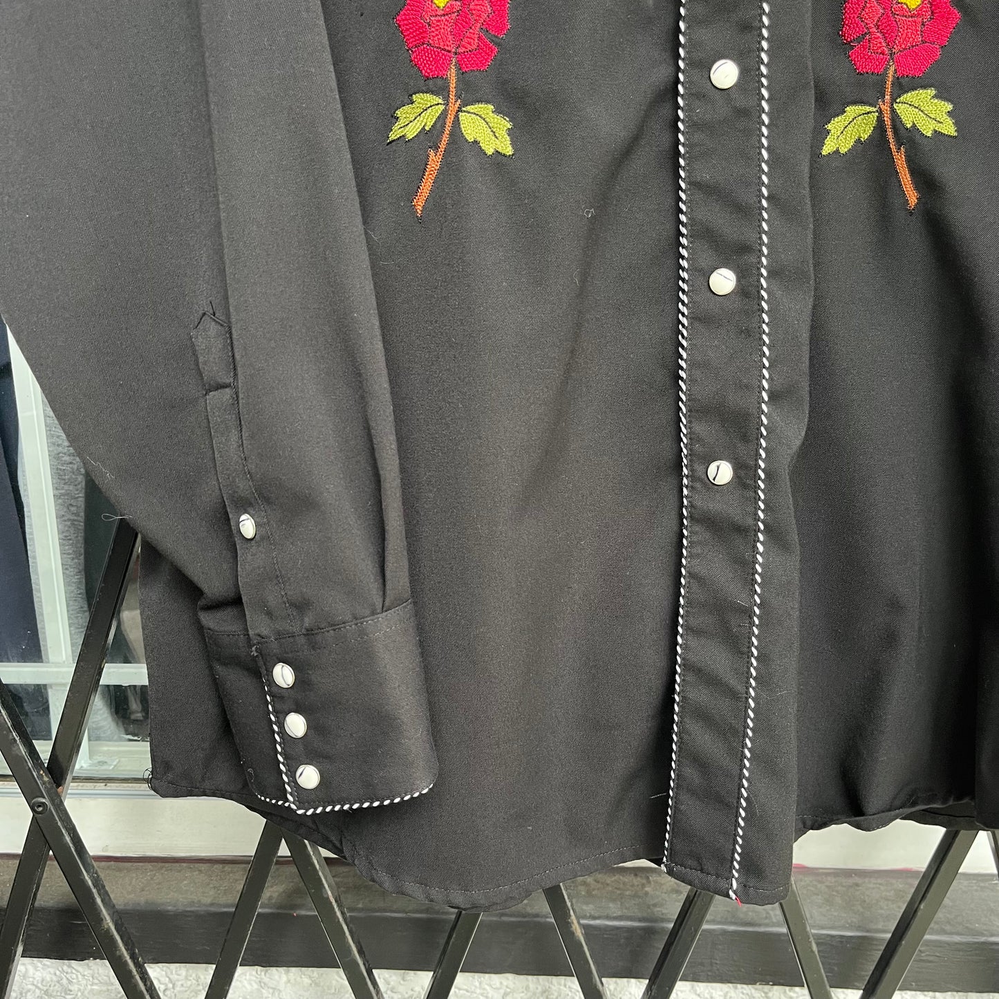 Brooks & Dunn Embroidered Skulls and Roses Button Up Shirt - Size XL