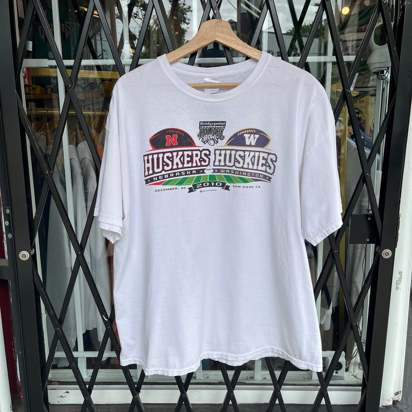 2010 Huskers vs Huskies Holiday Bowl Tee - Size XL