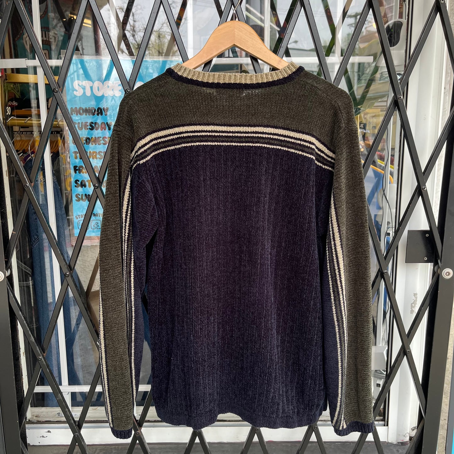 Y2K Acrylic Sweater - Size M
