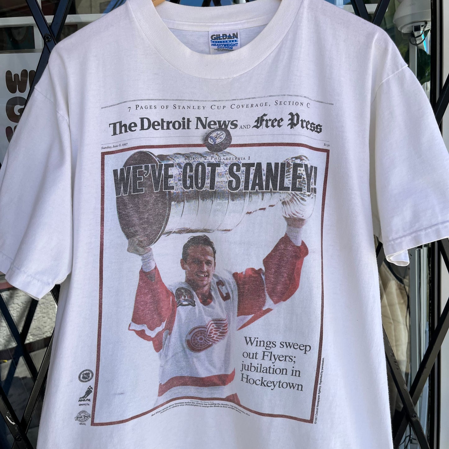 1997 Detroit Red Wings Championship Front Page News Tee - Size L
