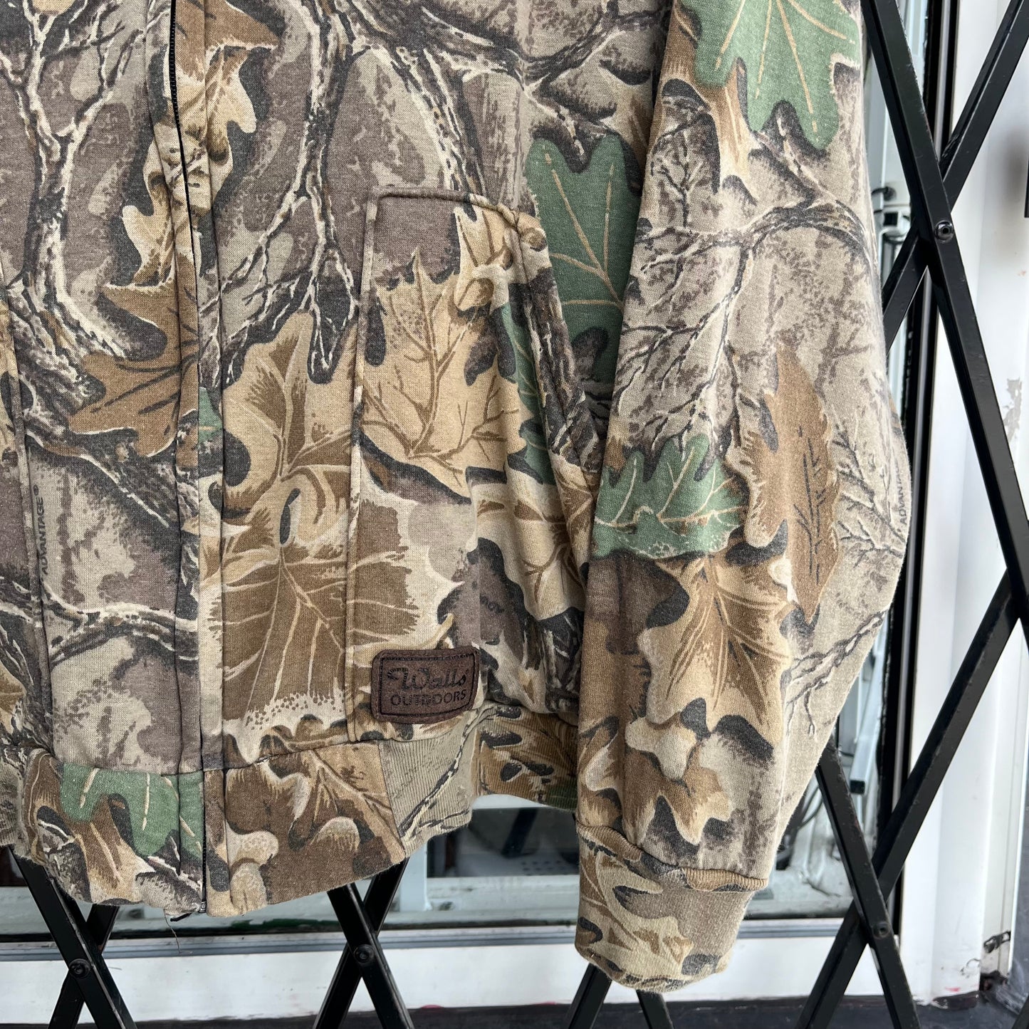 Vintage Walls Real Tree Light Hoodie - Size XL