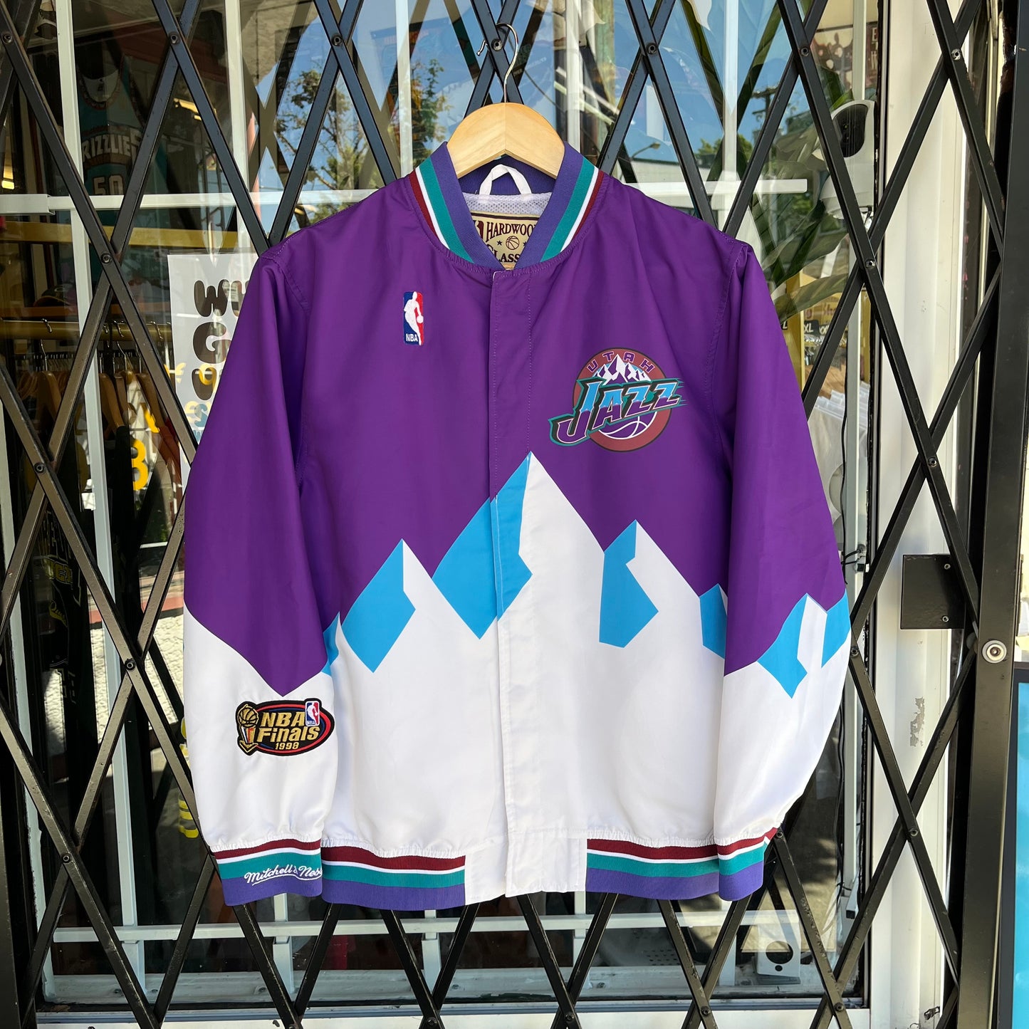 Mitchell & Ness Utah Jazz Throwback Warm Up Jacket - Size Youth L
