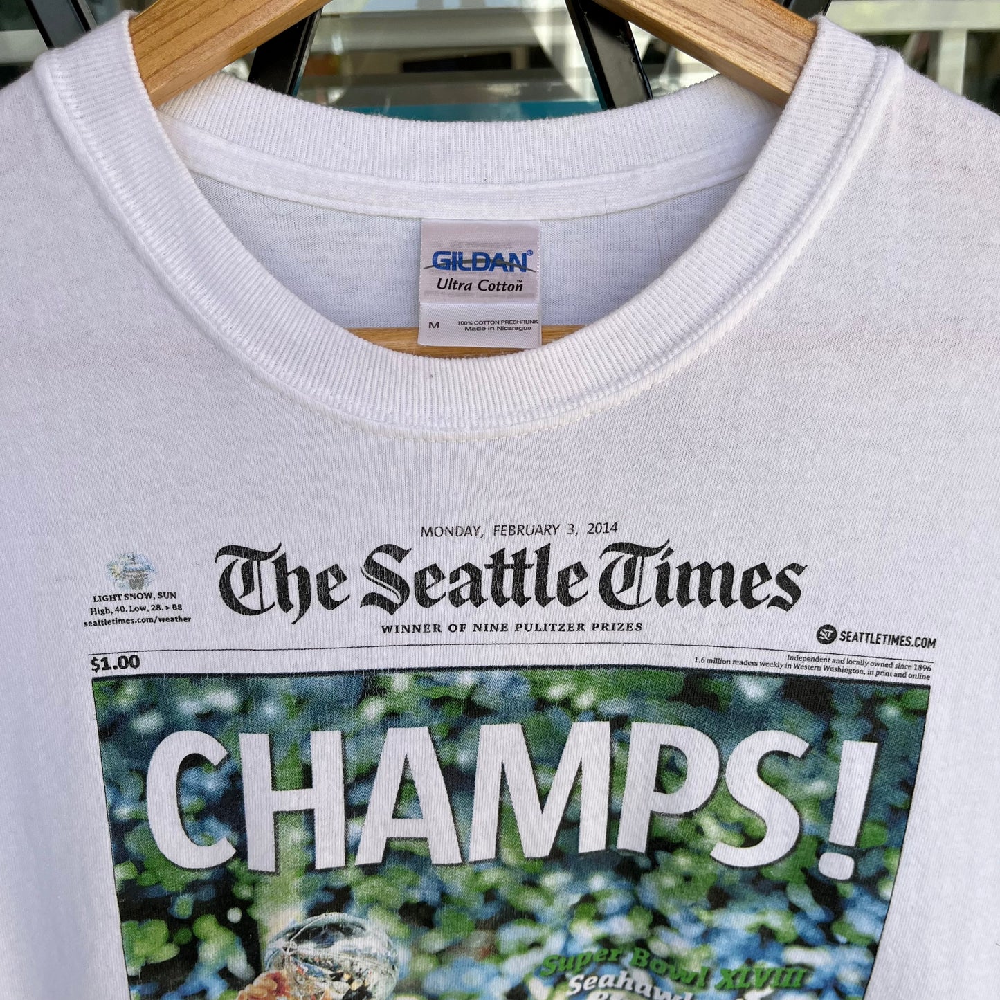 2014 Front Page Seahawks Super Bowl Champs Tee - Size M