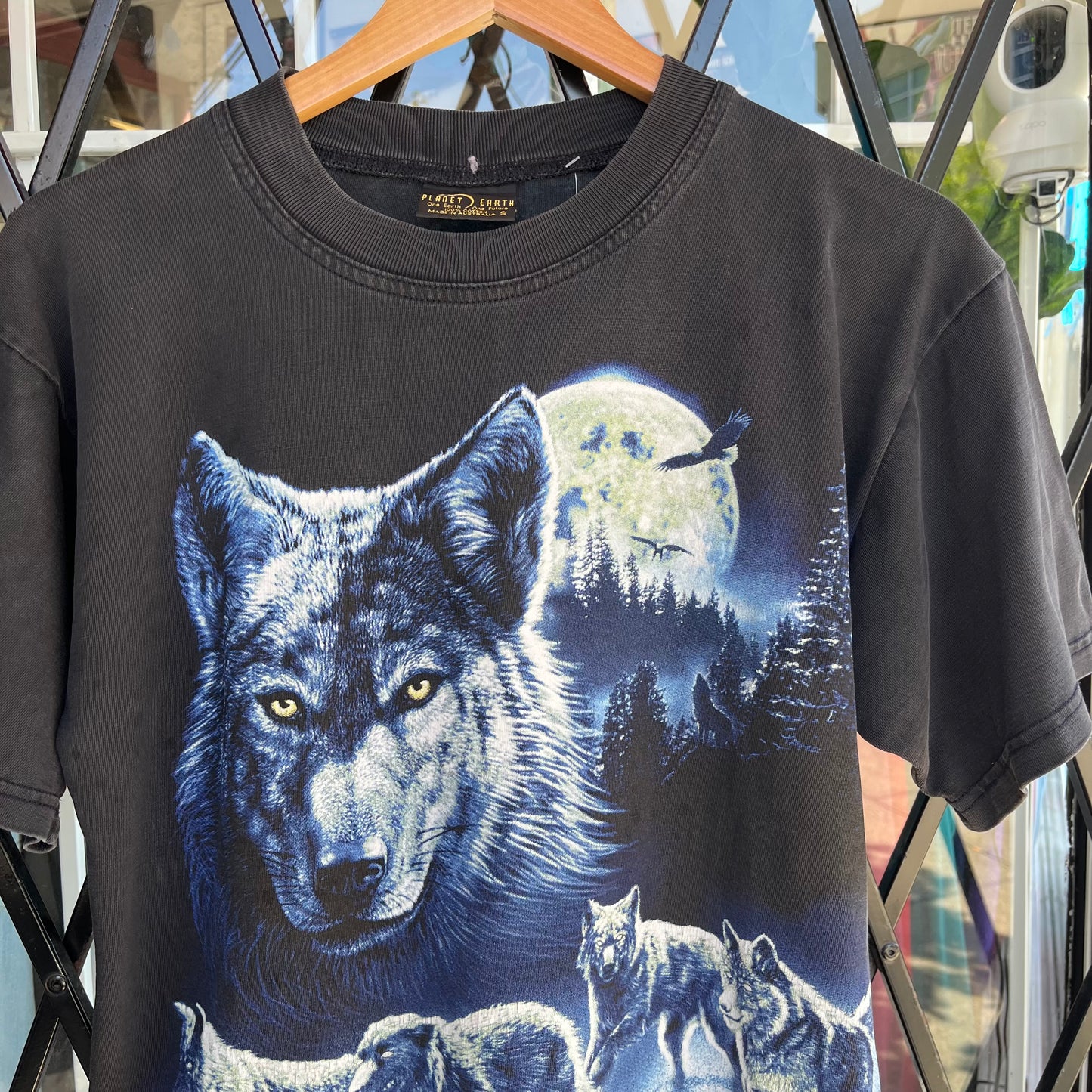Vintage Planet Earth Wolf Pack Tee - Size S