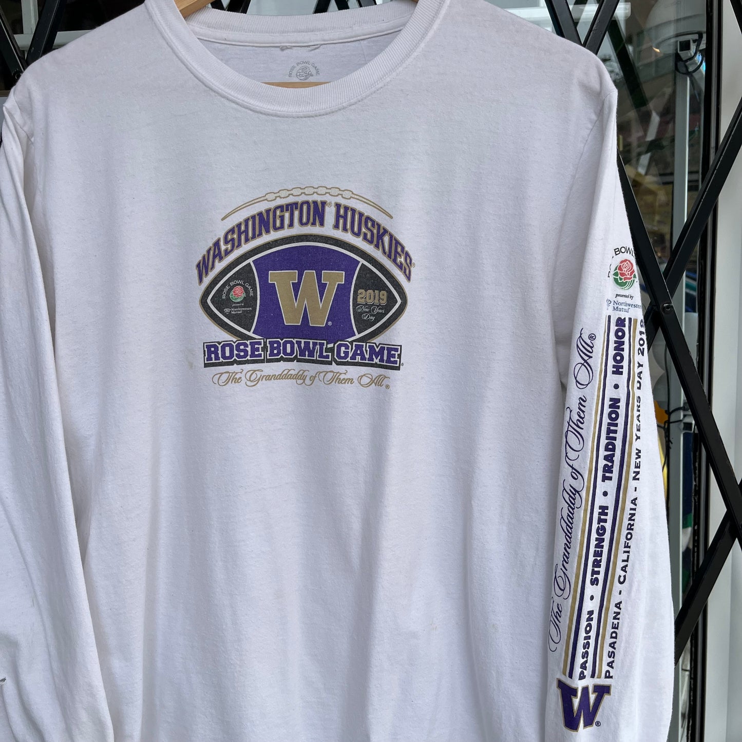 2019 Washing Huskies Long Sleeve - Size M