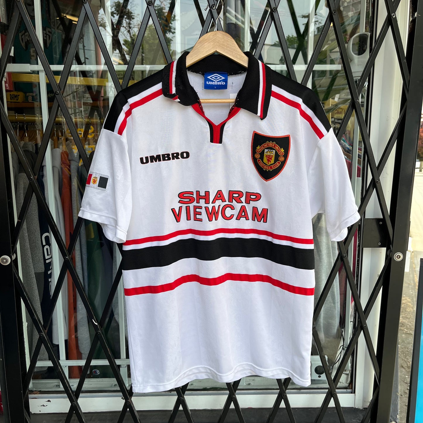 1997-99 Manchester United Jersey - Size L
