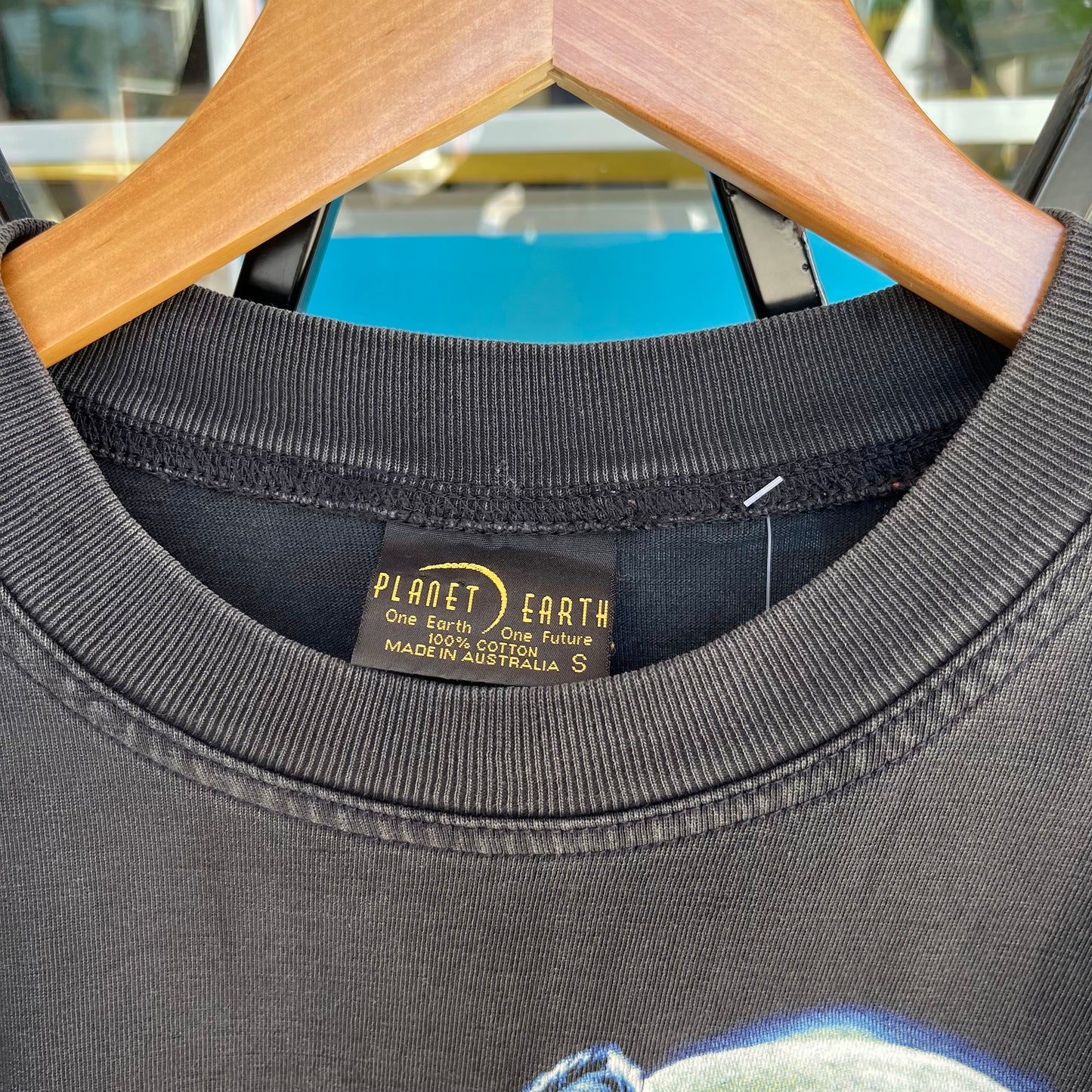 Vintage Planet Earth Wolf Pack Tee - Size S