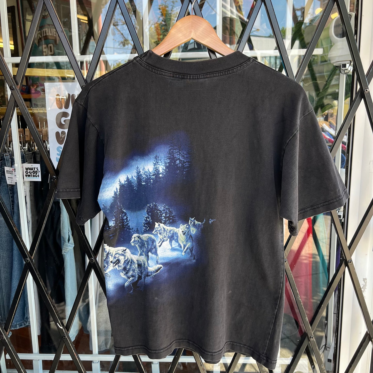 Vintage Planet Earth Wolf Pack Tee - Size S