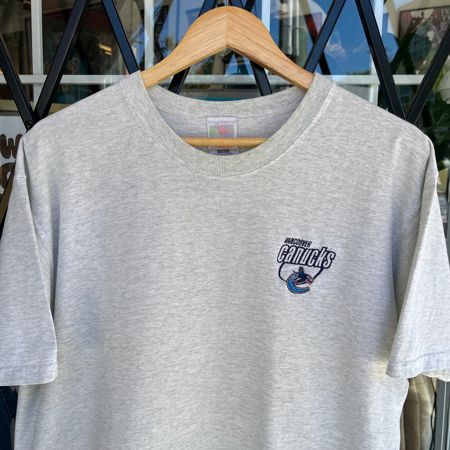 2000’s Vancouver Canucks Embroidered Tee - Size L