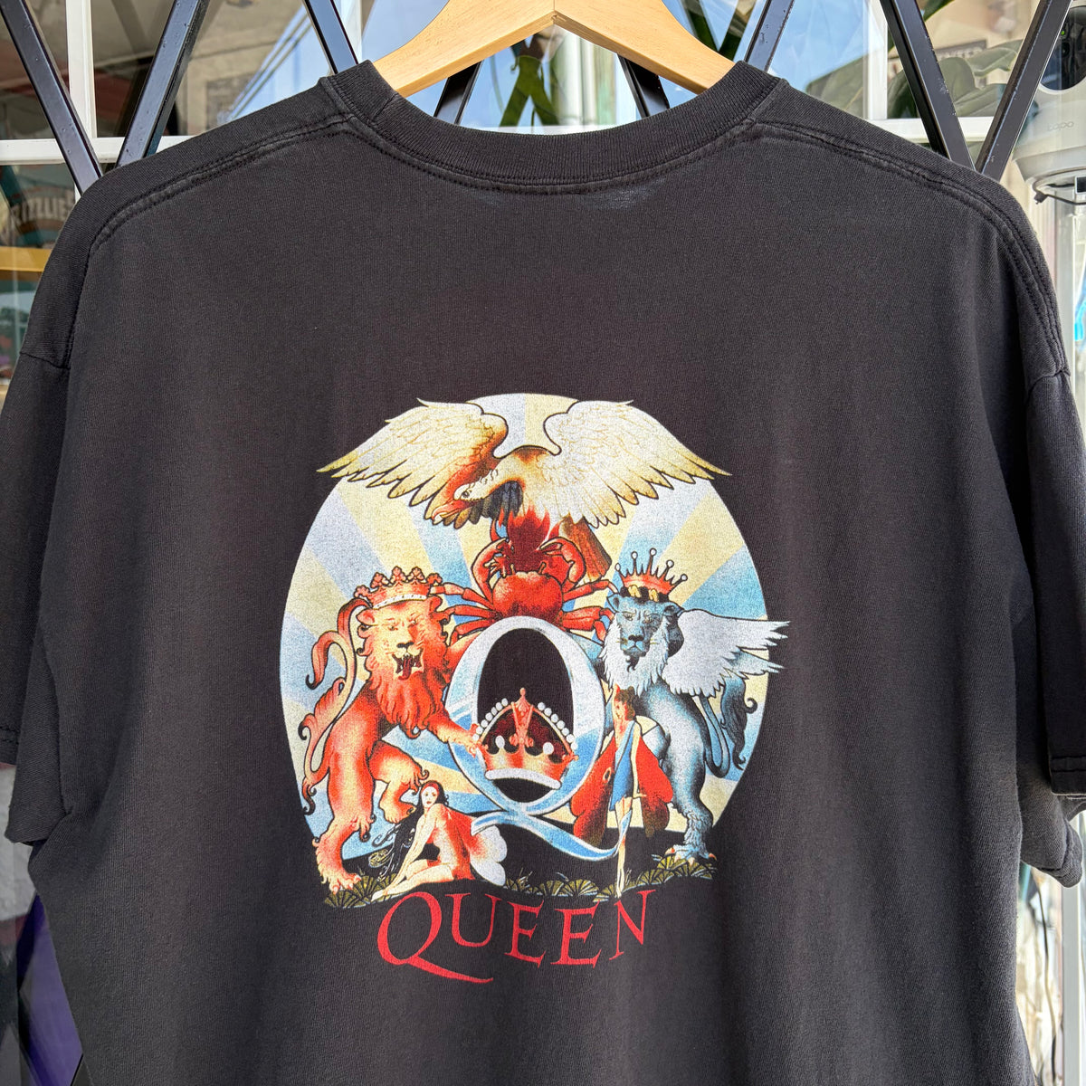 Queen Tee - Size L