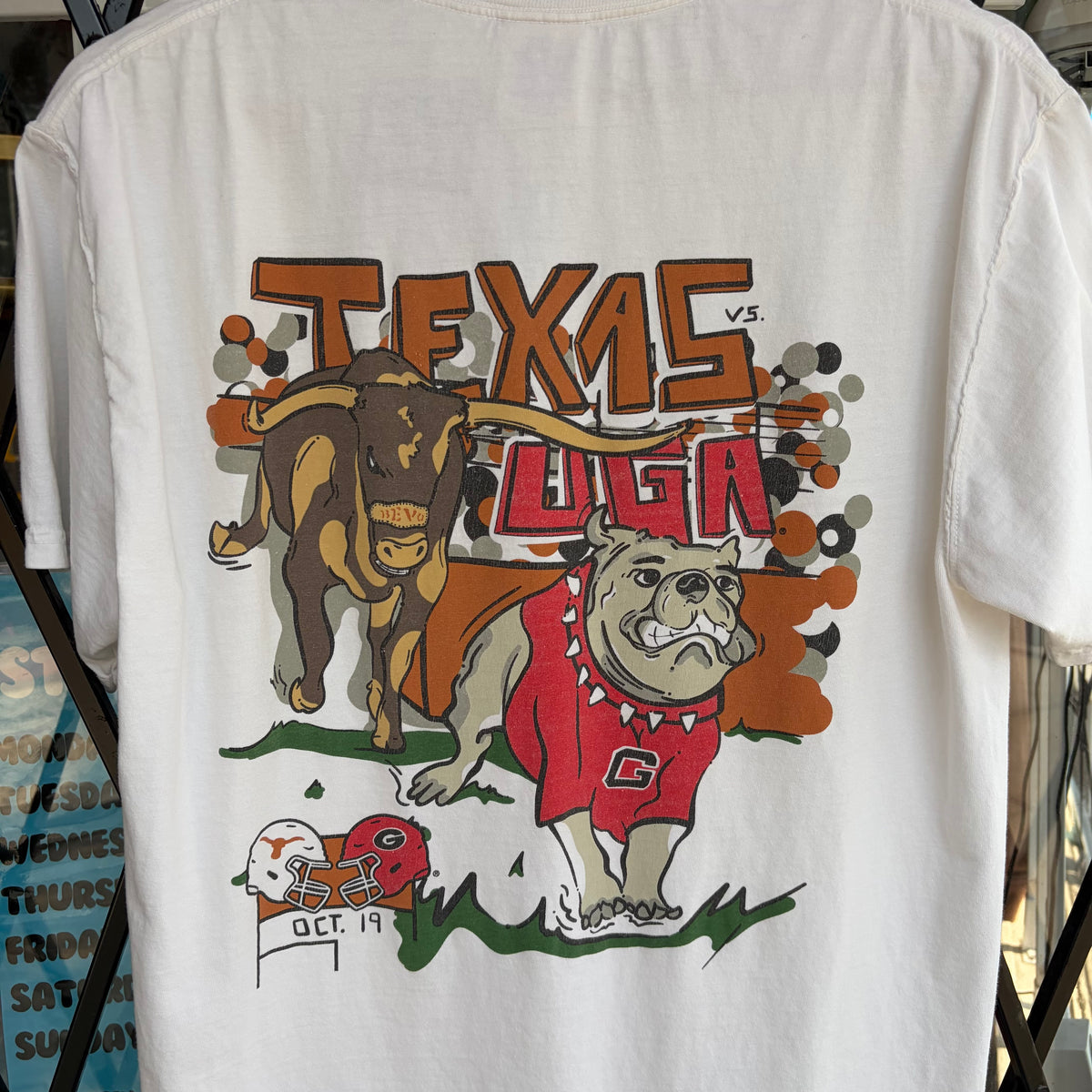 Texas vs Georgia College Football Tee - Size M