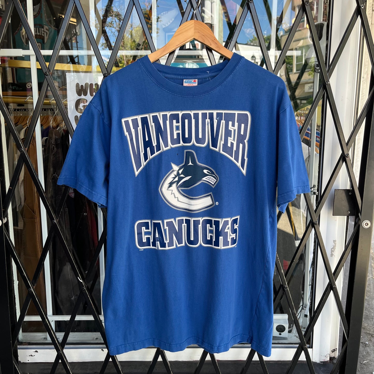 2000’s Vancouver Canucks Tee - Size L