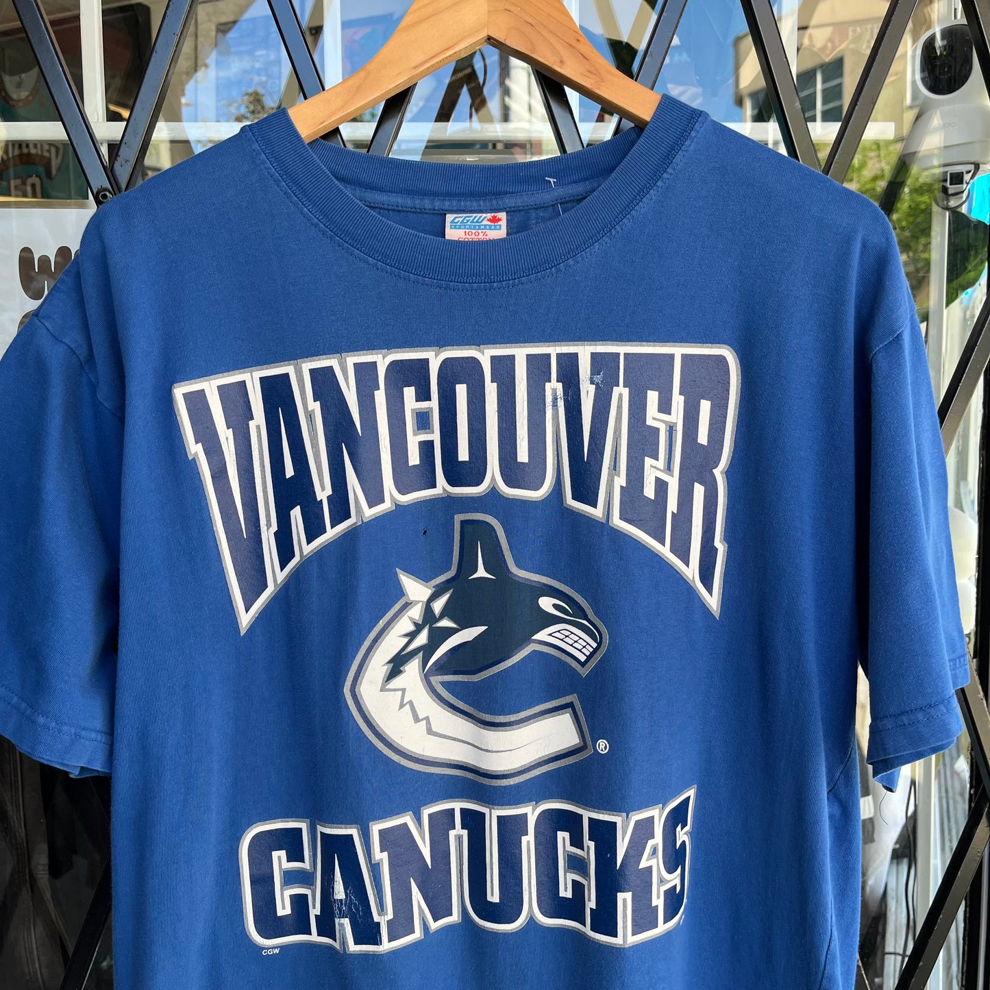 2000’s Vancouver Canucks Tee - Size L