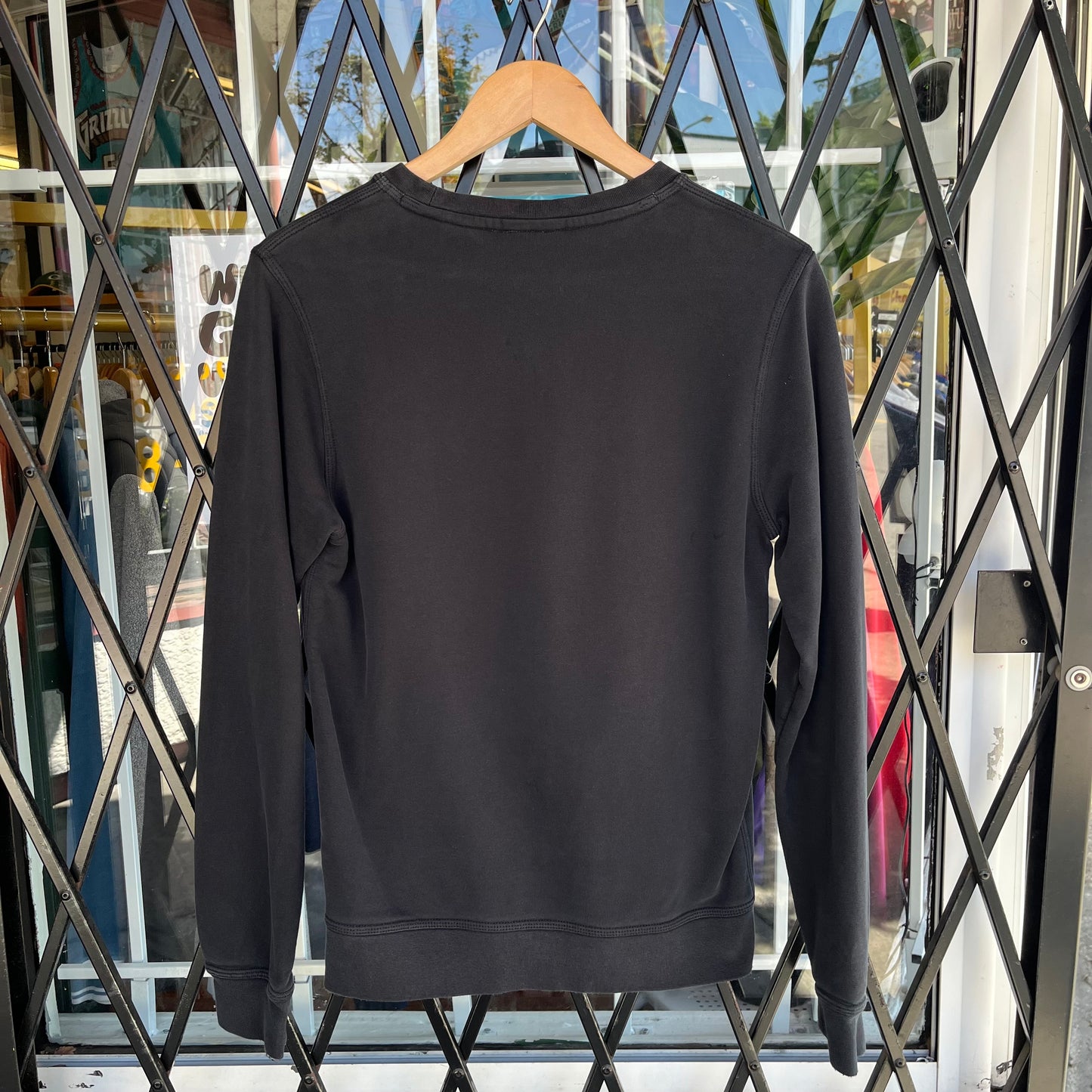Nike Essential Crewneck - Size S