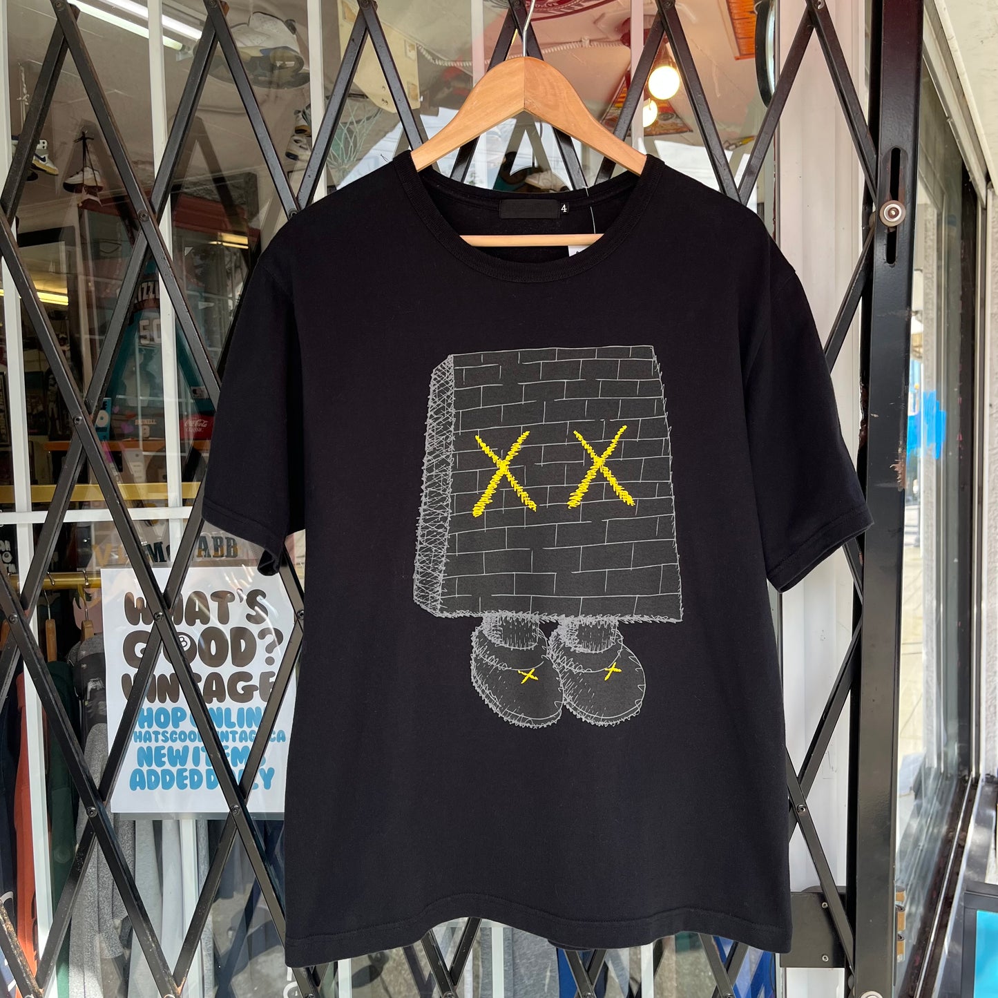 OriginalFake Wonder Wall Kaws Tee - Size 4