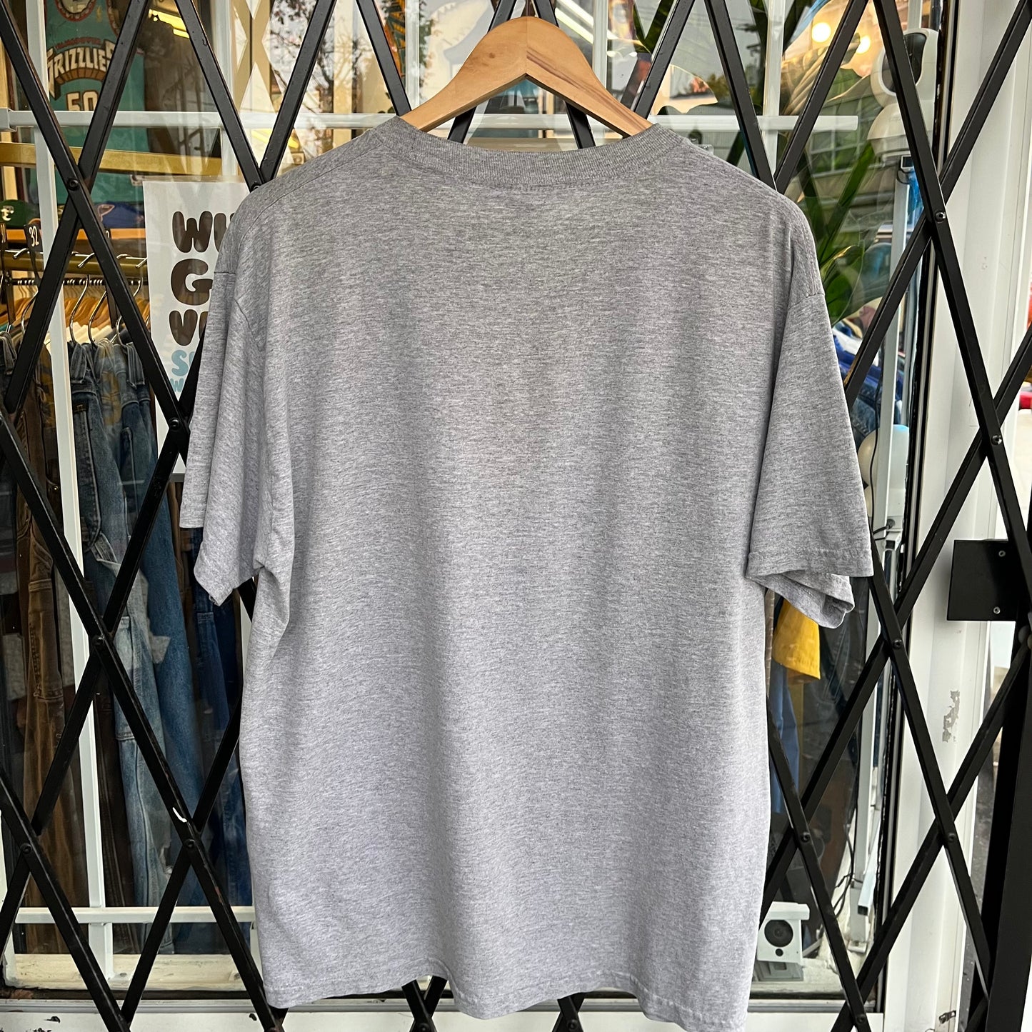 2000’s Vancouver Canucks Tee - Size L