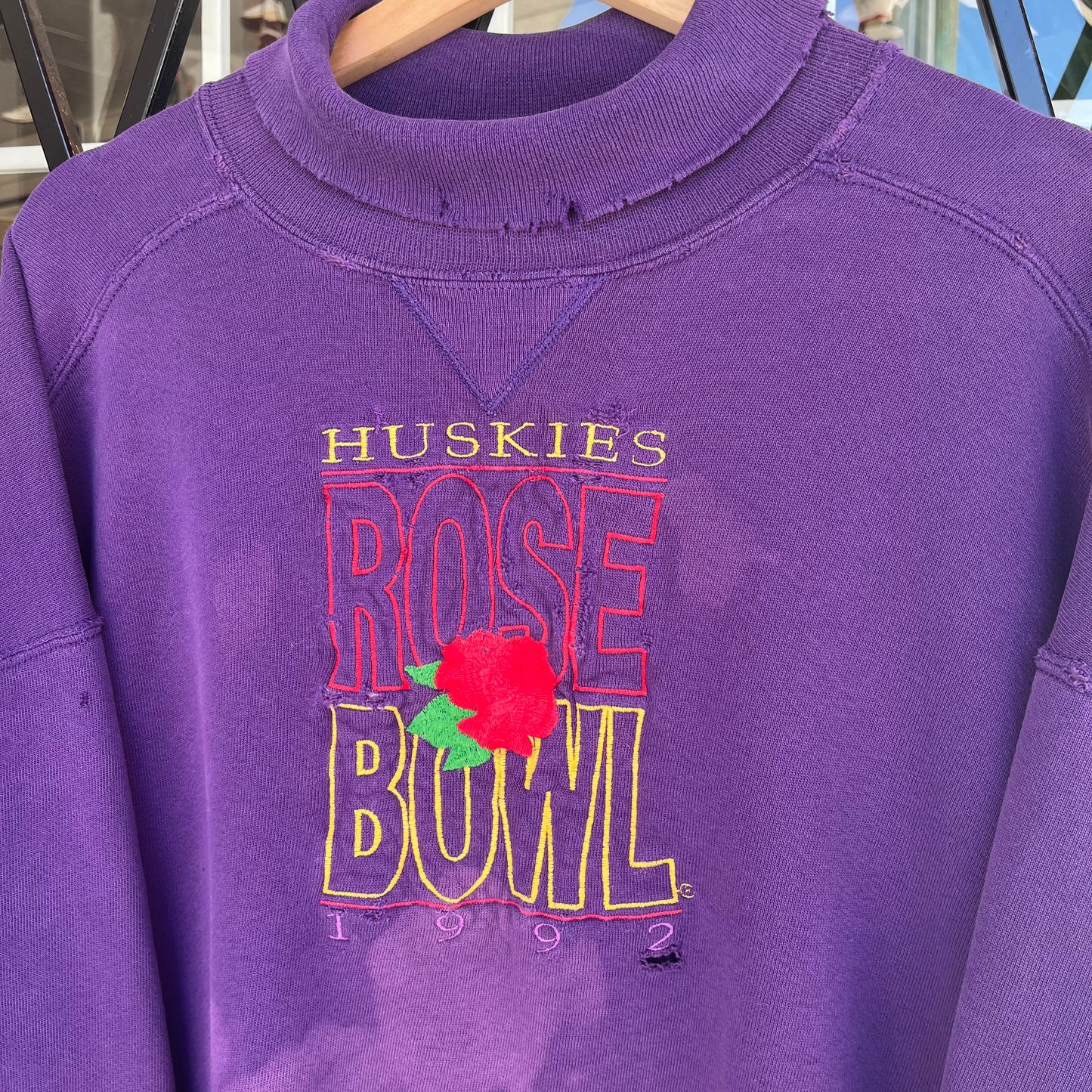 Distressed 1992 Huskies Rose Bowl Turtleneck Sweater - Size XL