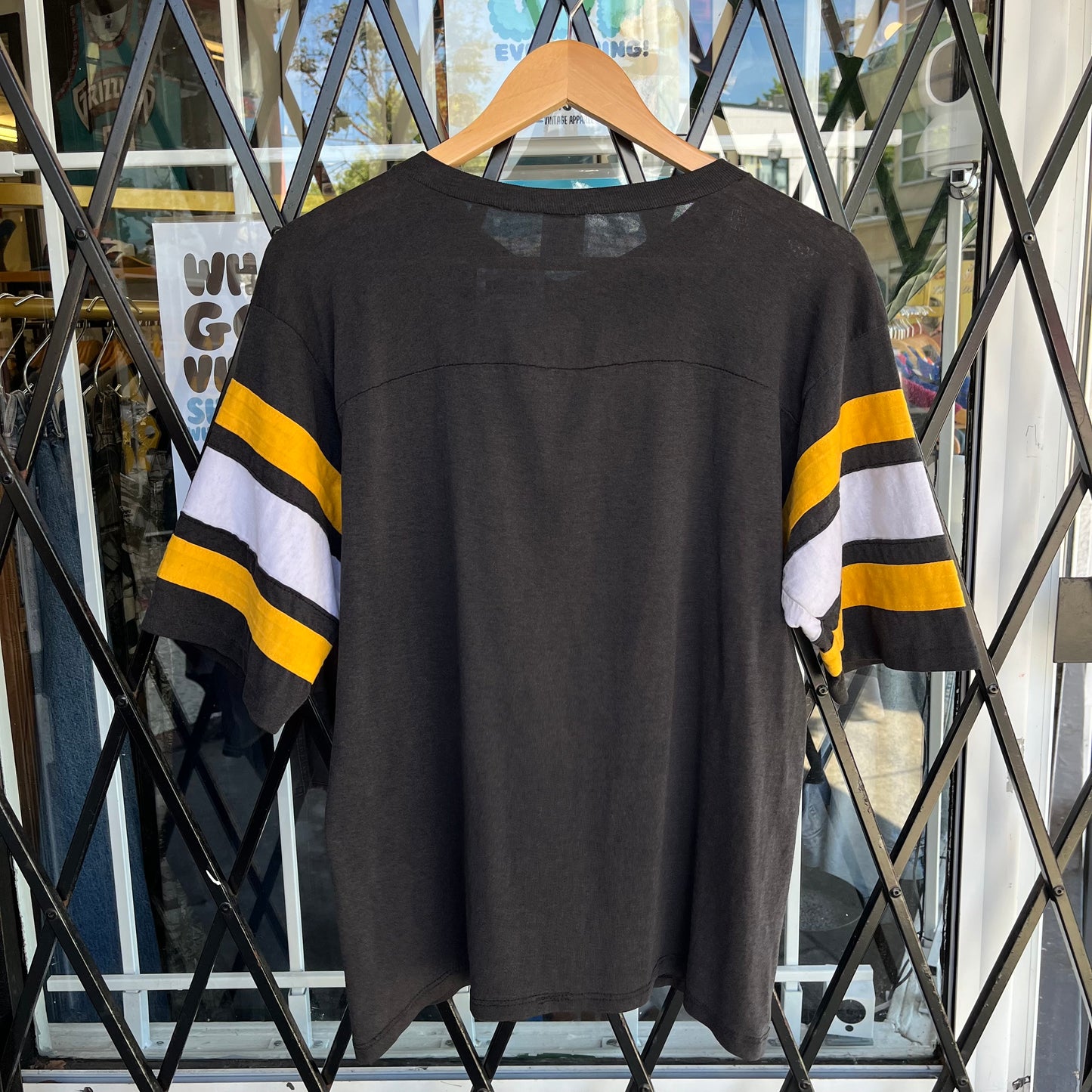 Vintage Logo 7 Boston Bruins Shirt - Size M