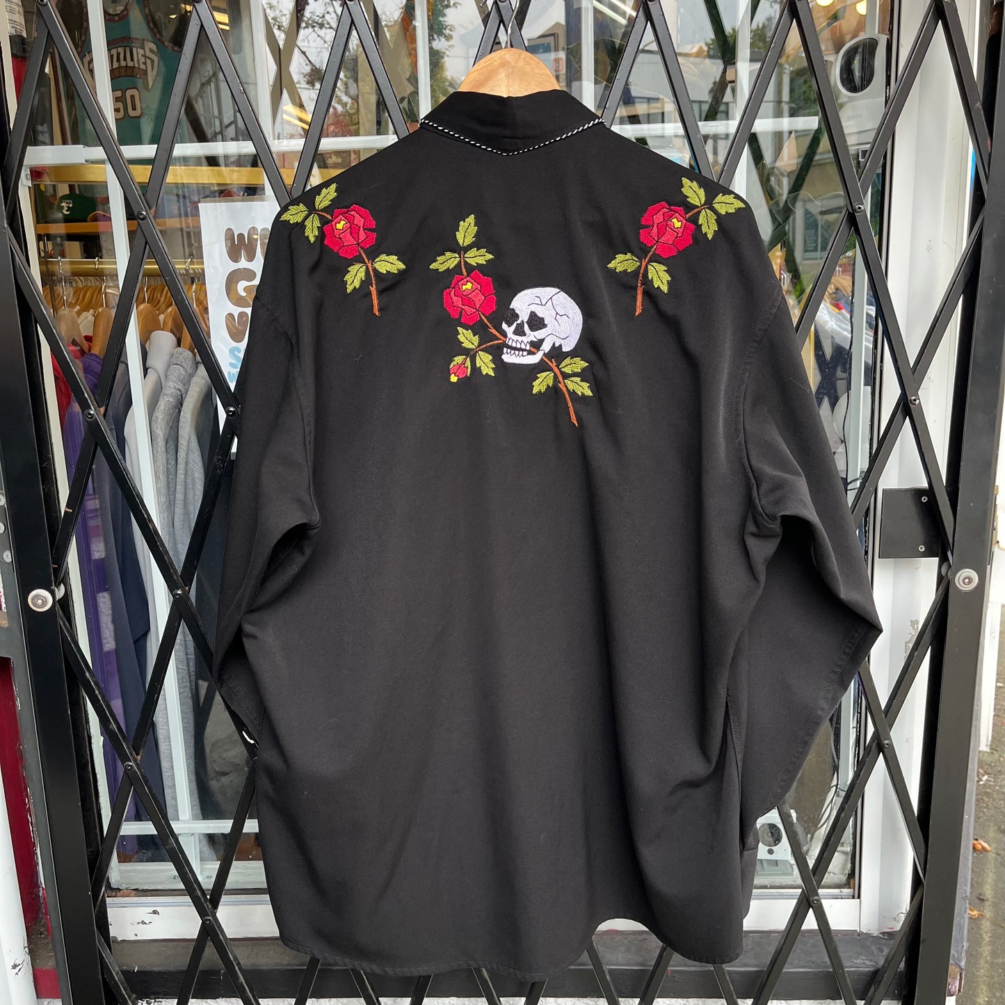 Brooks & Dunn Embroidered Skulls and Roses Button Up Shirt - Size XL