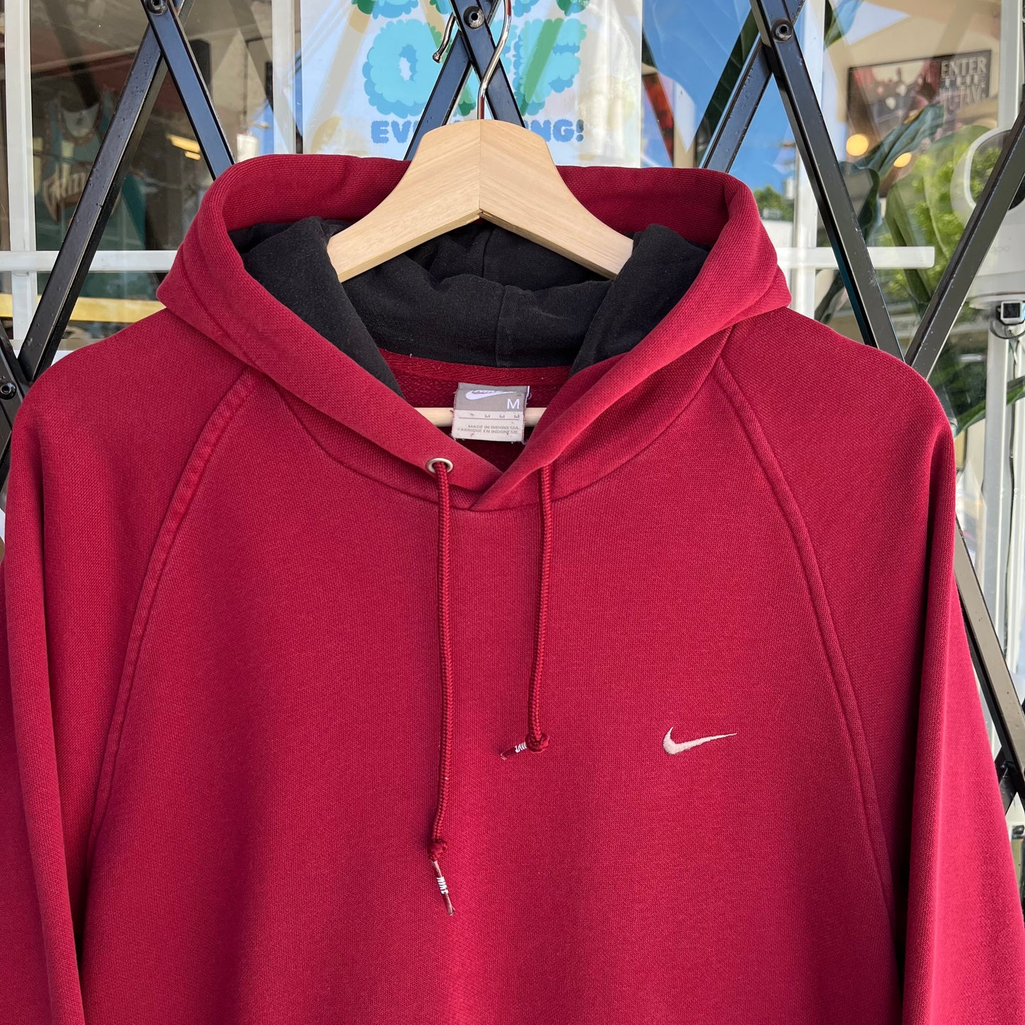 Vintage Nike Essential Hoodie - Size M