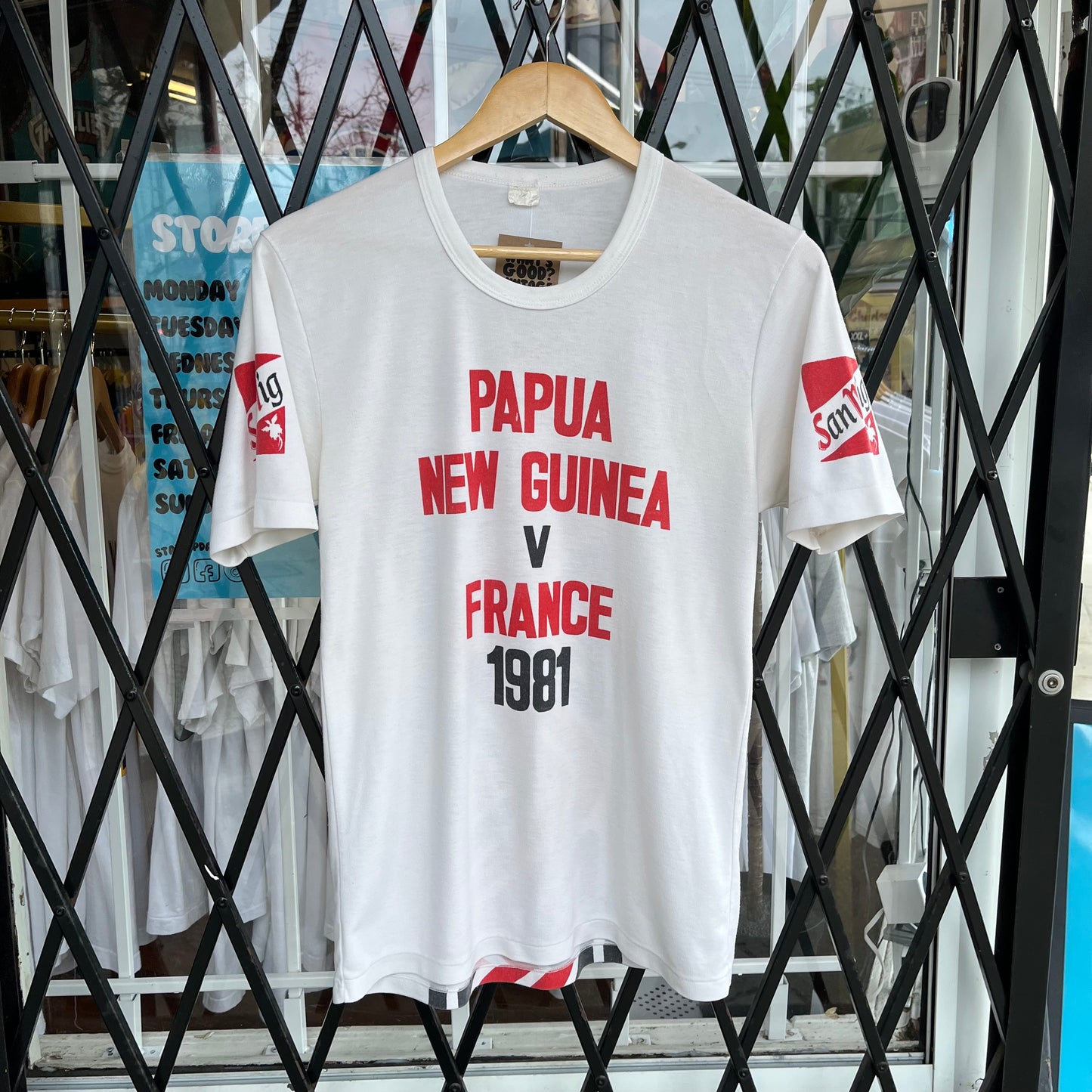 1981 Papua New Guinea vs France Rugby Match San Miguel Tee - Size M