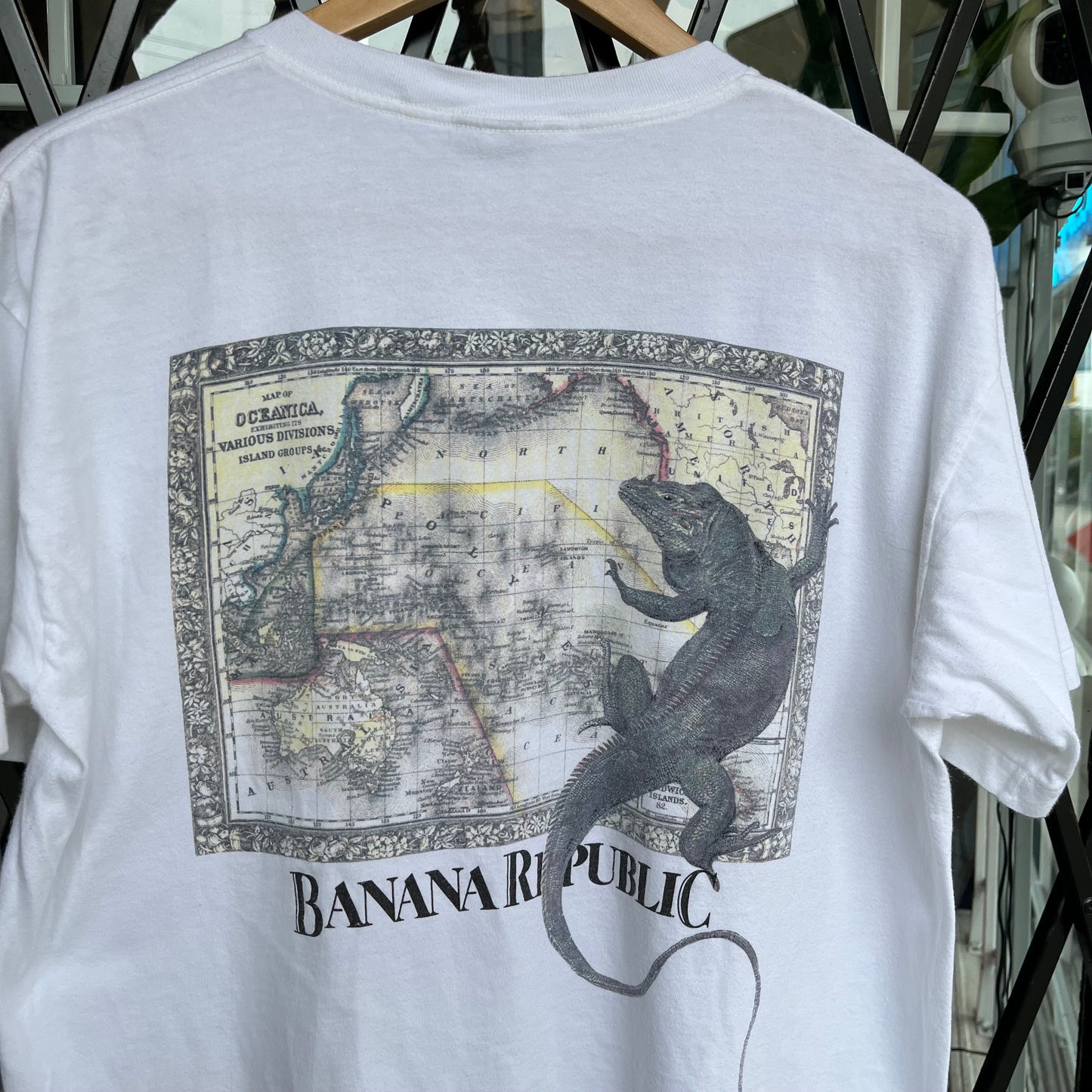 Vintage Banana Republic Tee - Size M