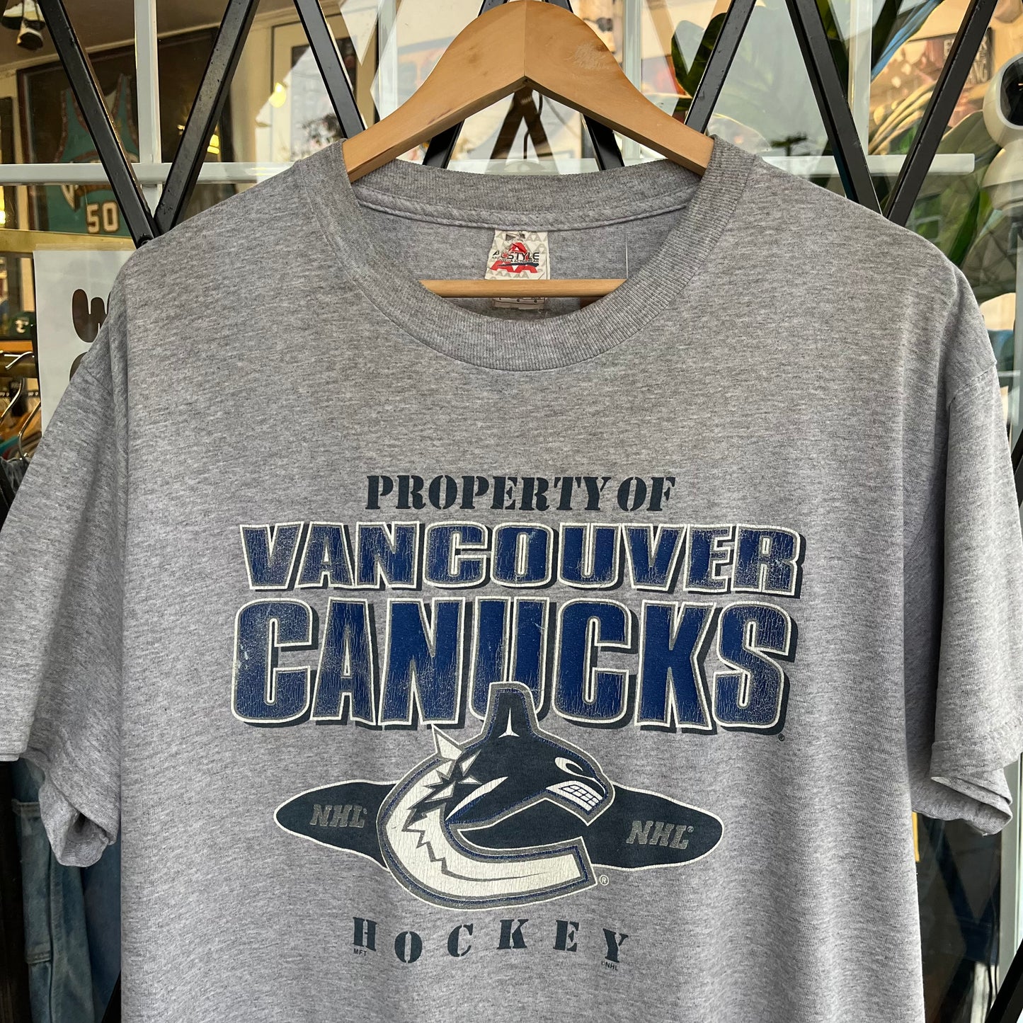 2000’s Vancouver Canucks Tee - Size L