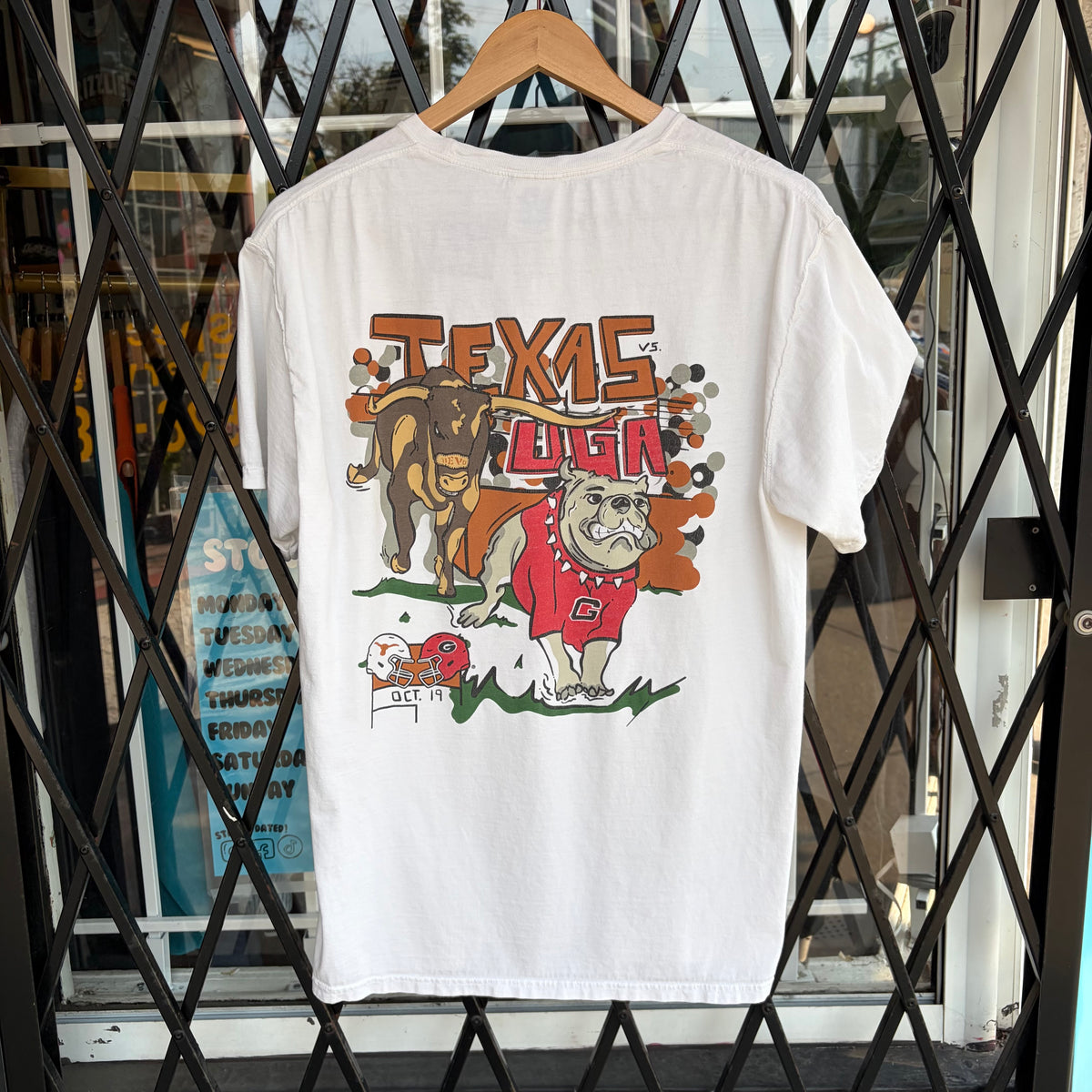 Texas vs Georgia College Football Tee - Size M