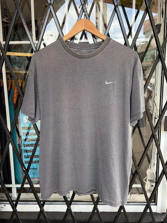 Vintage Nike Essential Tee - Size L