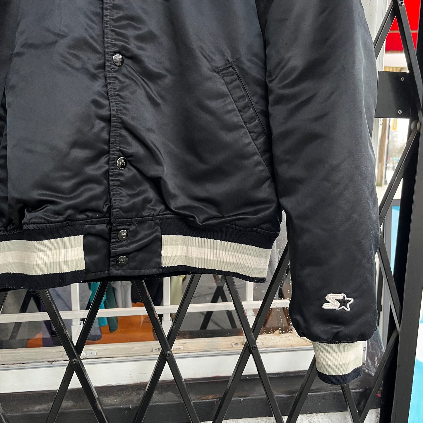 Vintage Starter LA Kings Satin Jacket - Size L