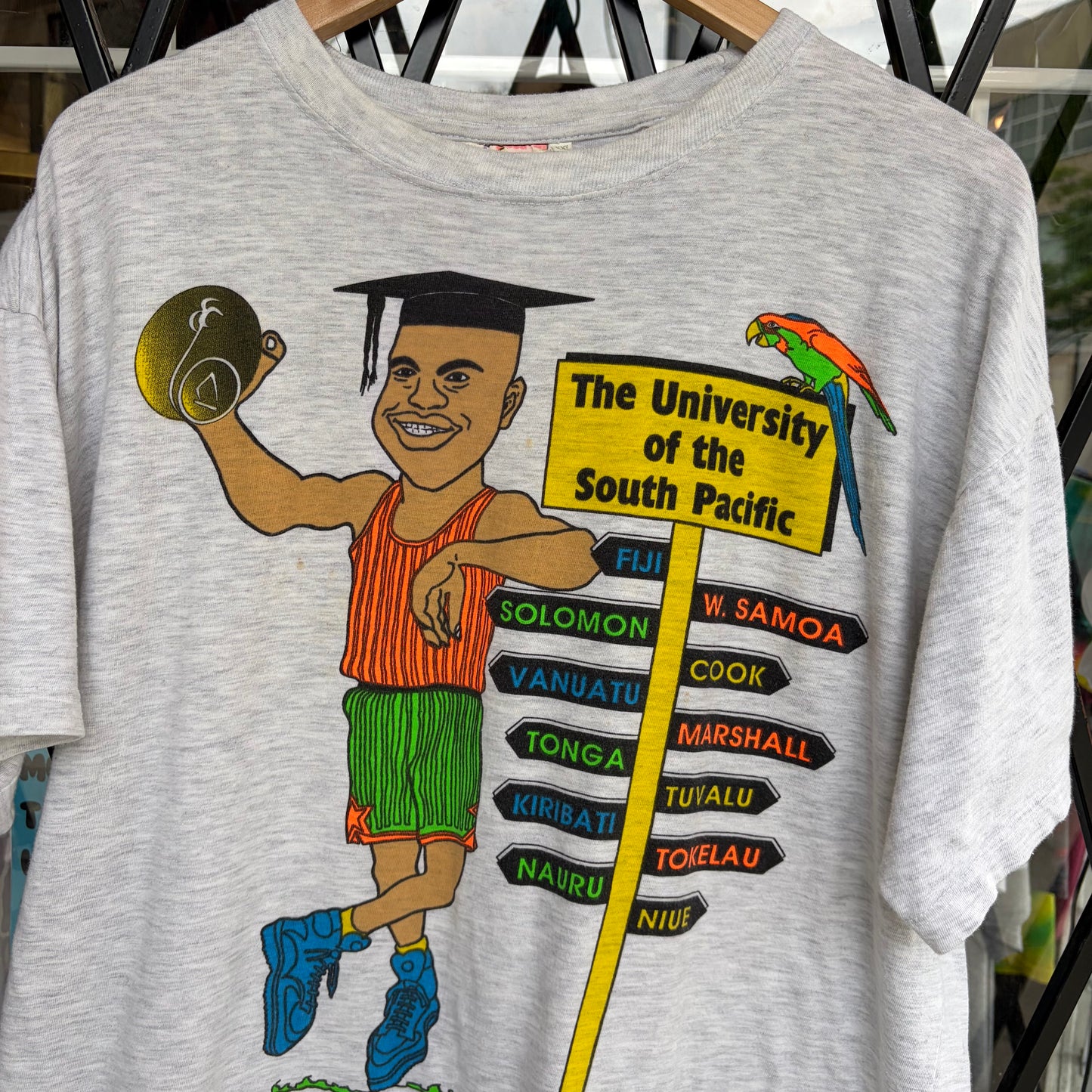 Vintage University of South Pacific Tee - Size XL