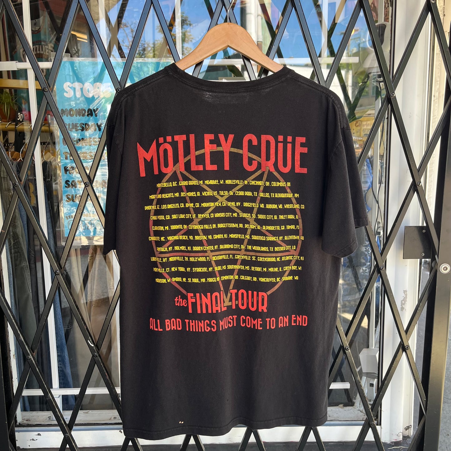 Mötley Crüe Final Tour Tee - Size XL
