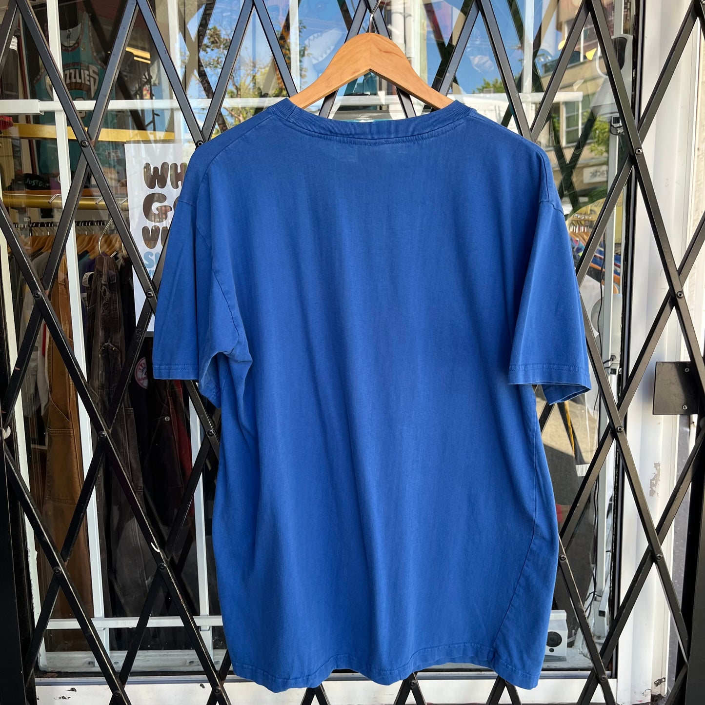 2000’s Vancouver Canucks Tee - Size L