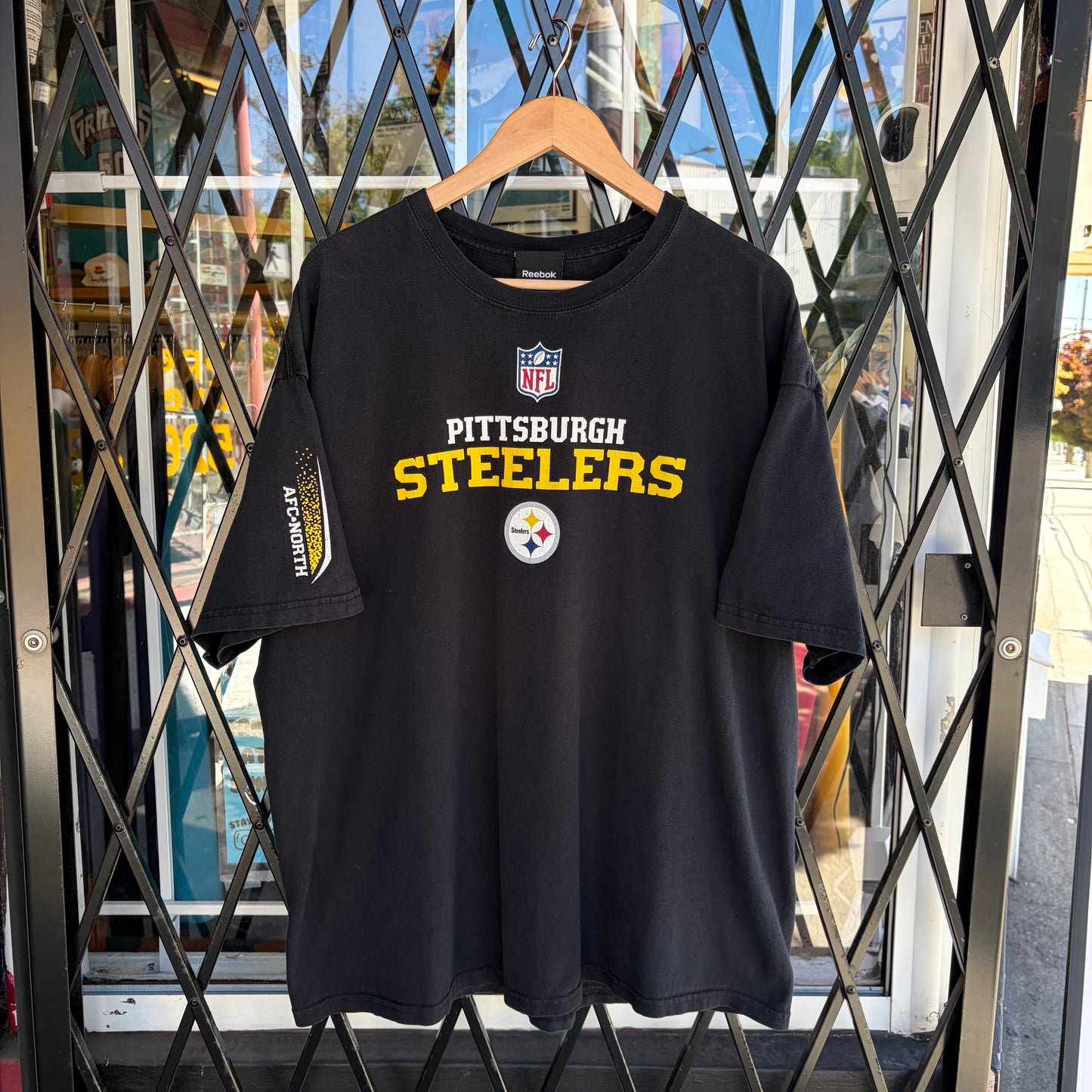 Pittsburgh Steelers Tee - Size XL