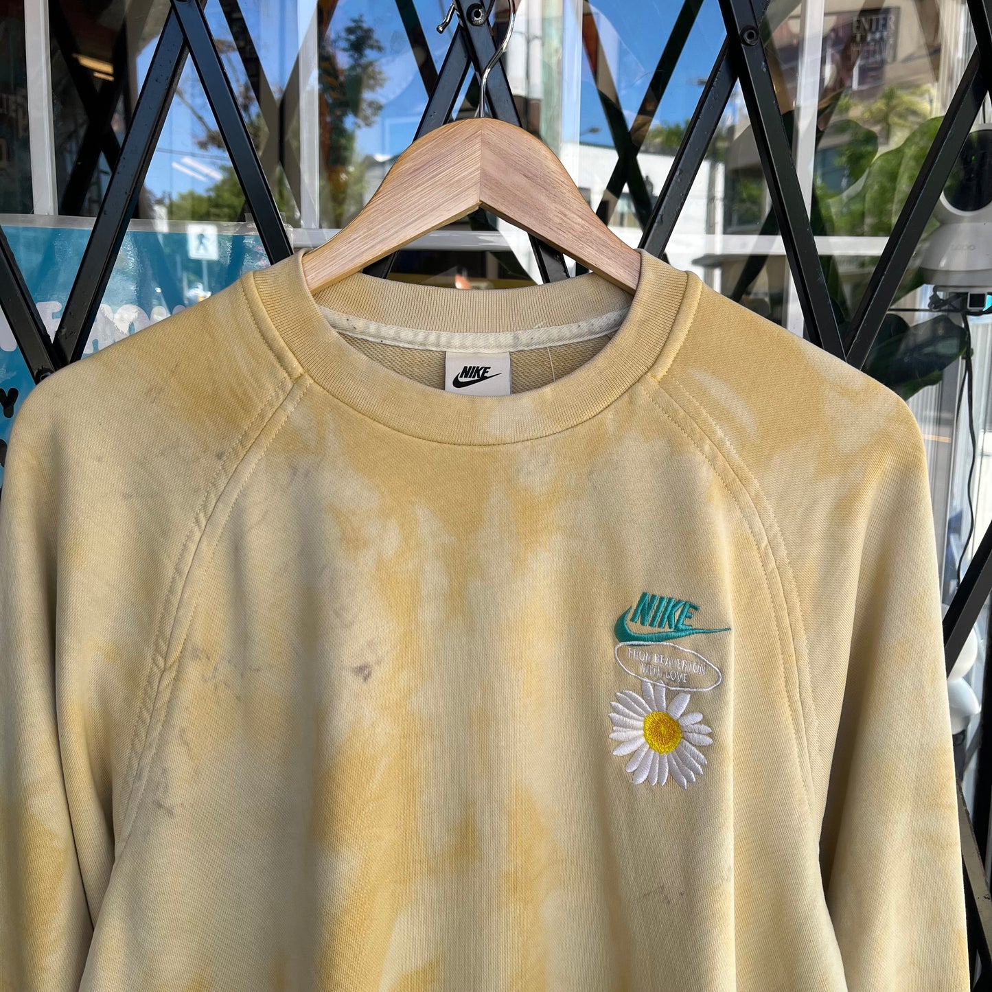Nike Tie Dye Sun Flower Crewneck - Size L