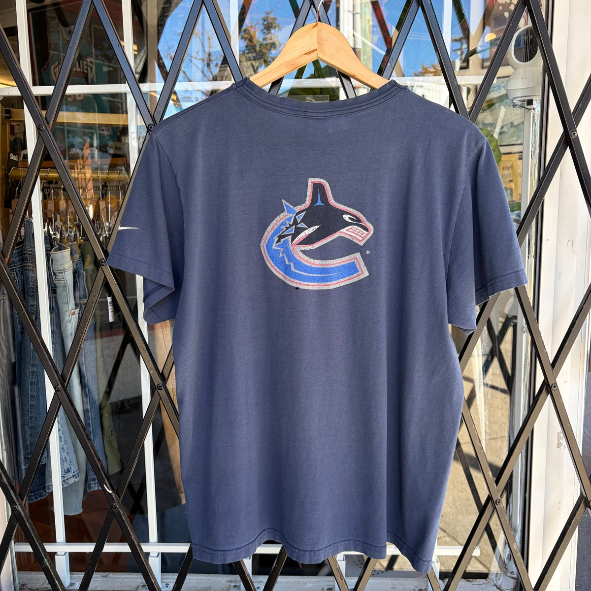 Vintage Nike Canucks Tee -  Fits Size S