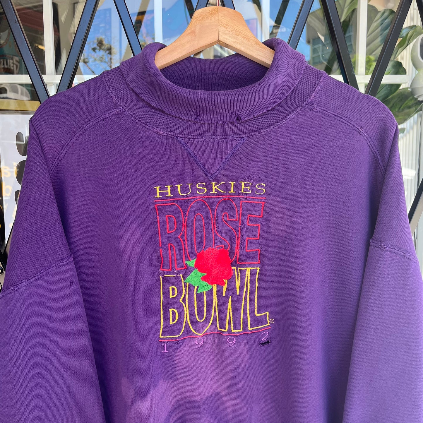 Distressed 1992 Huskies Rose Bowl Turtleneck Sweater - Size XL