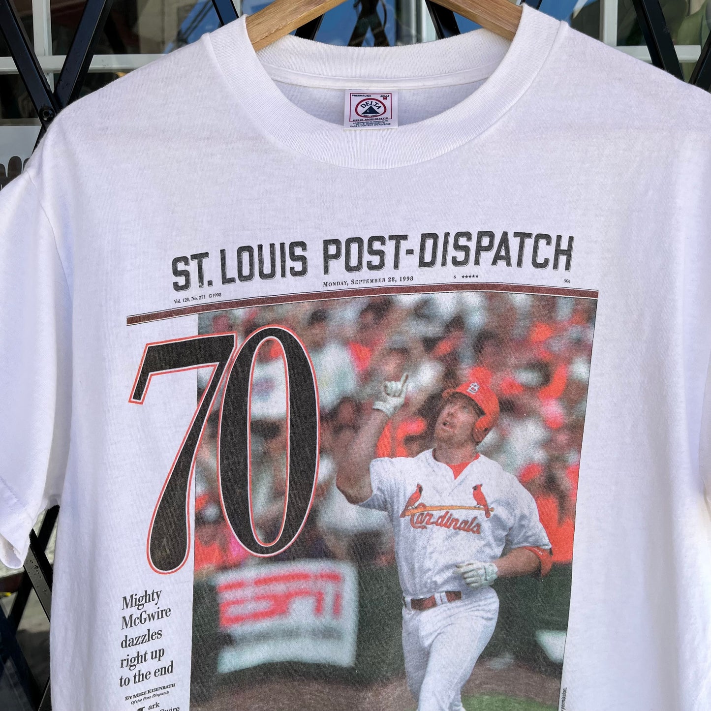 1998 Mark McGwire Cardinals Front Page News Tee - Size M