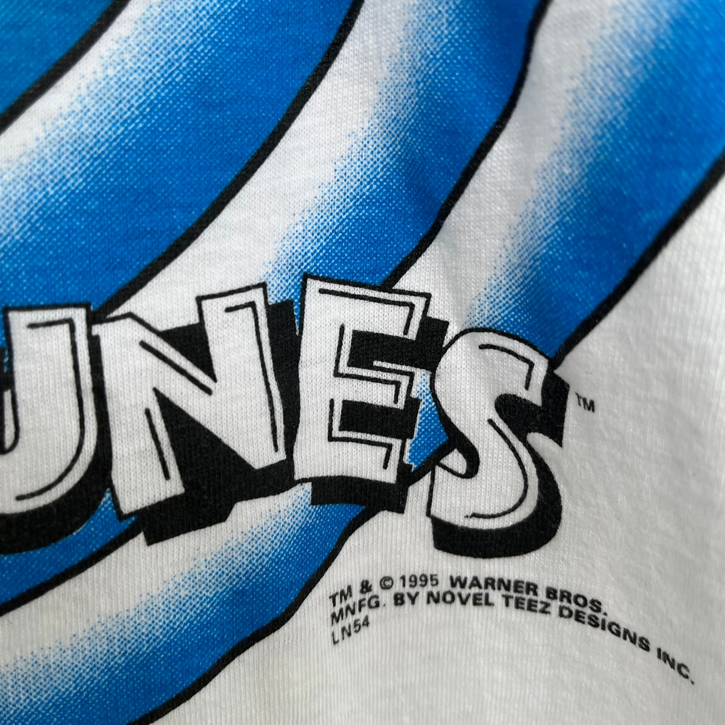 1995 Looney Tunes Tee - Size L