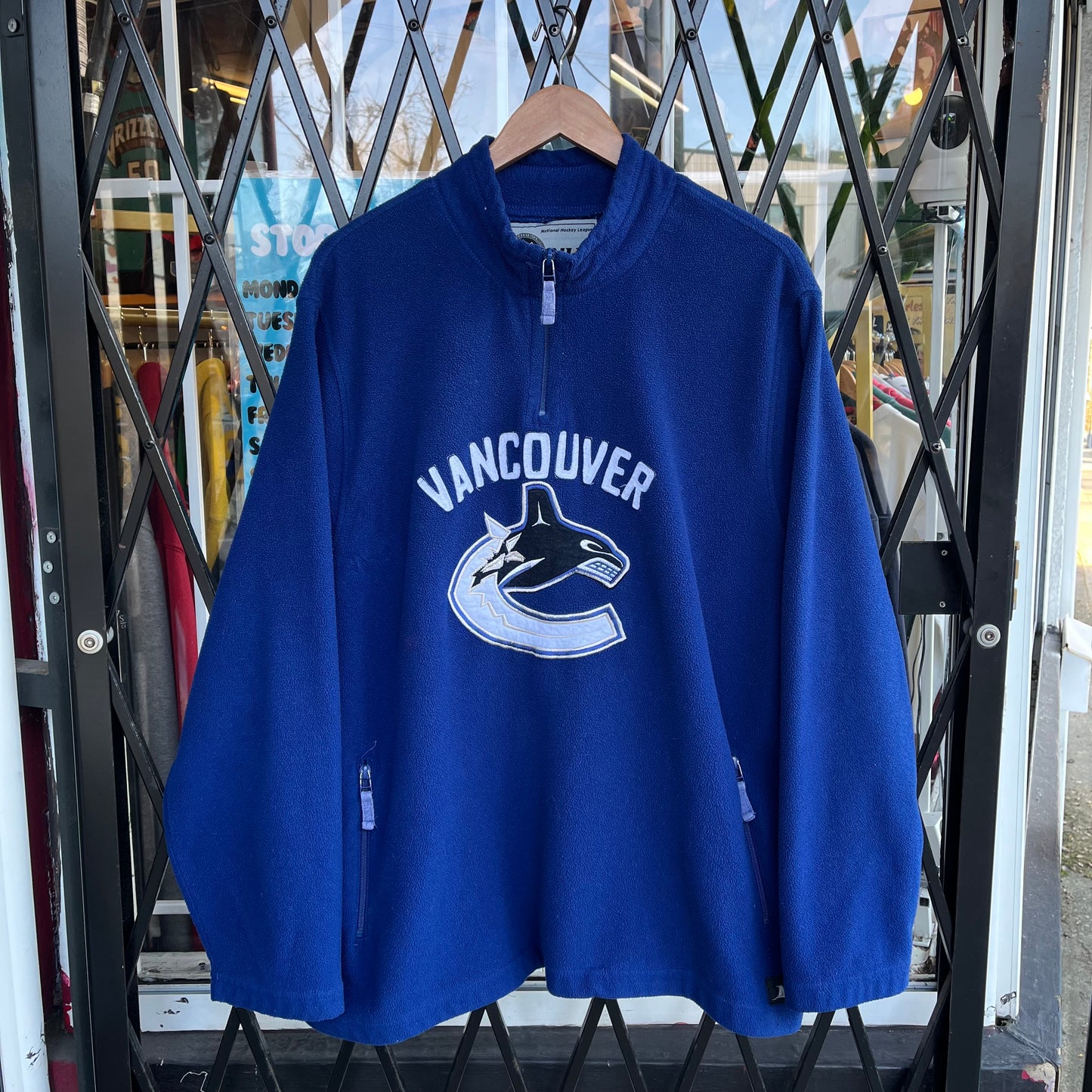 Vancouver Canucks Quarter Zip Sweater - Size XL