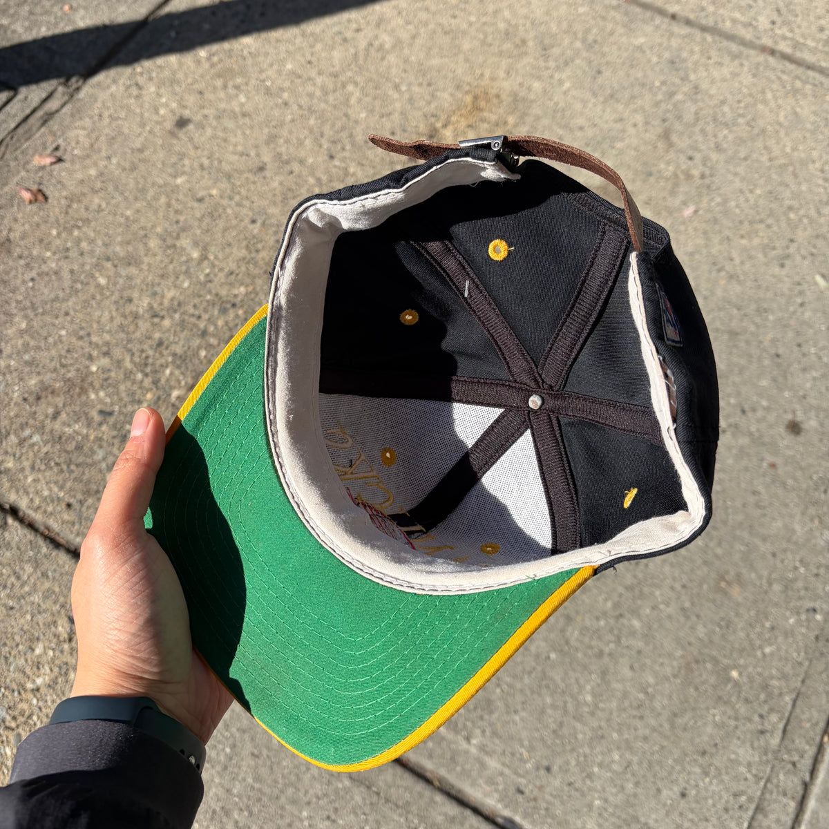 Vintage Vancouver Canucks StrapBack Hat