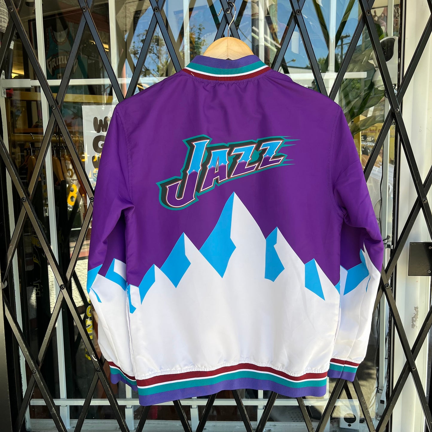 Mitchell & Ness Utah Jazz Throwback Warm Up Jacket - Size Youth L