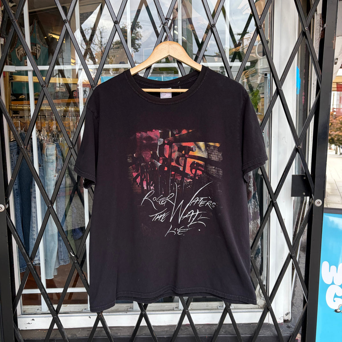 2012 Roger Waters The Wall Tour Tee - Size XL