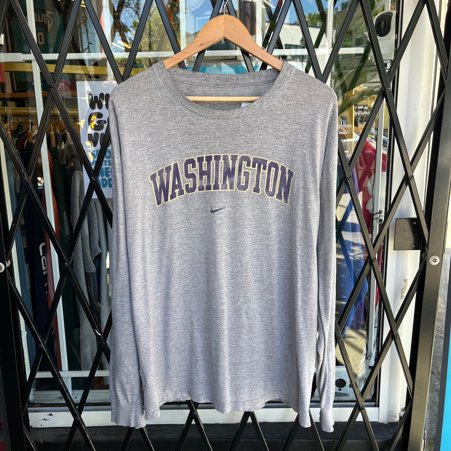 Nike Washington Huskies Long Sleeve - Size XL