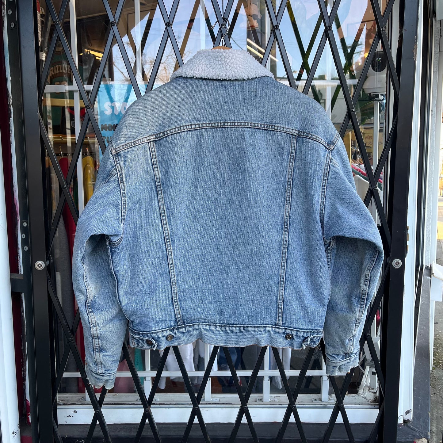Vintage Levi’s Sherpa Lined Denim Jacket - Size S